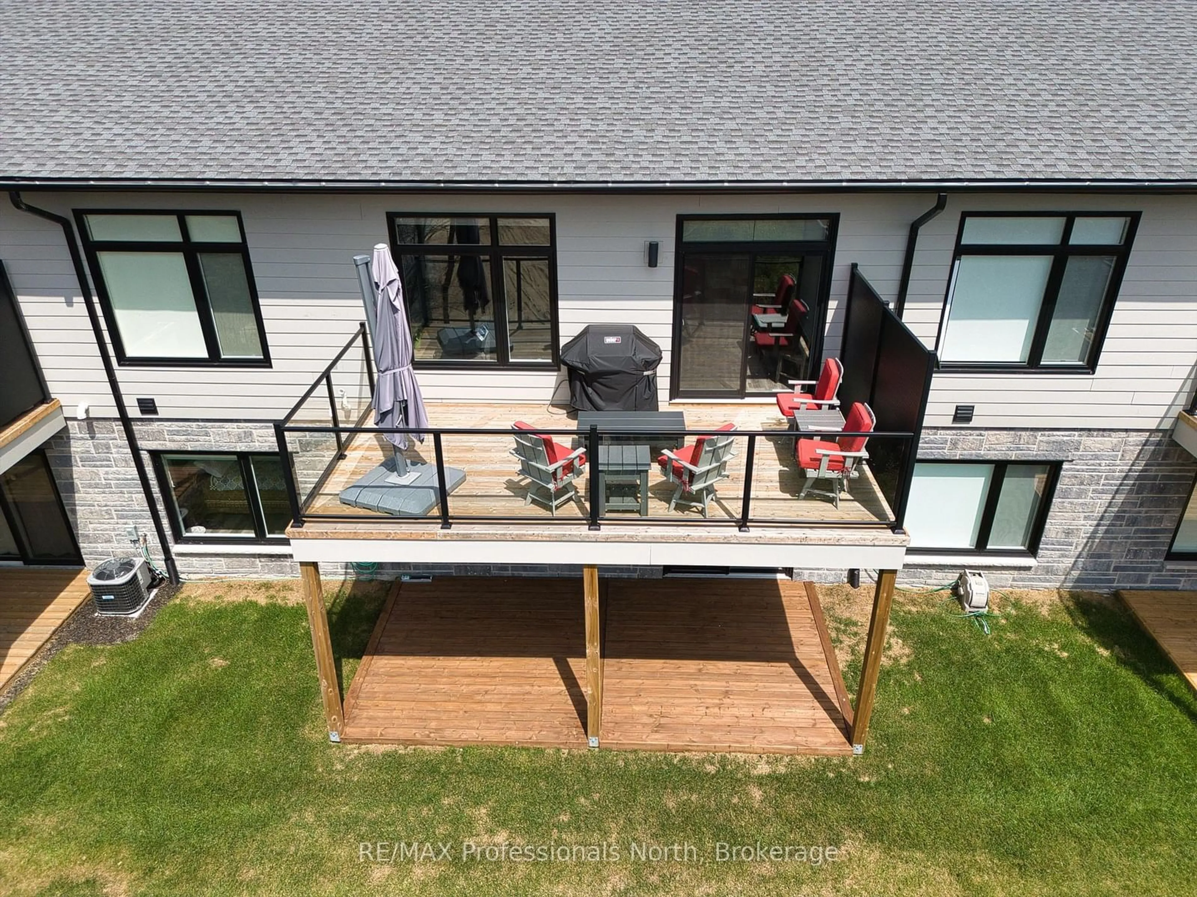 Patio, unknown for 27 Jack St, Huntsville Ontario P1H 0G4