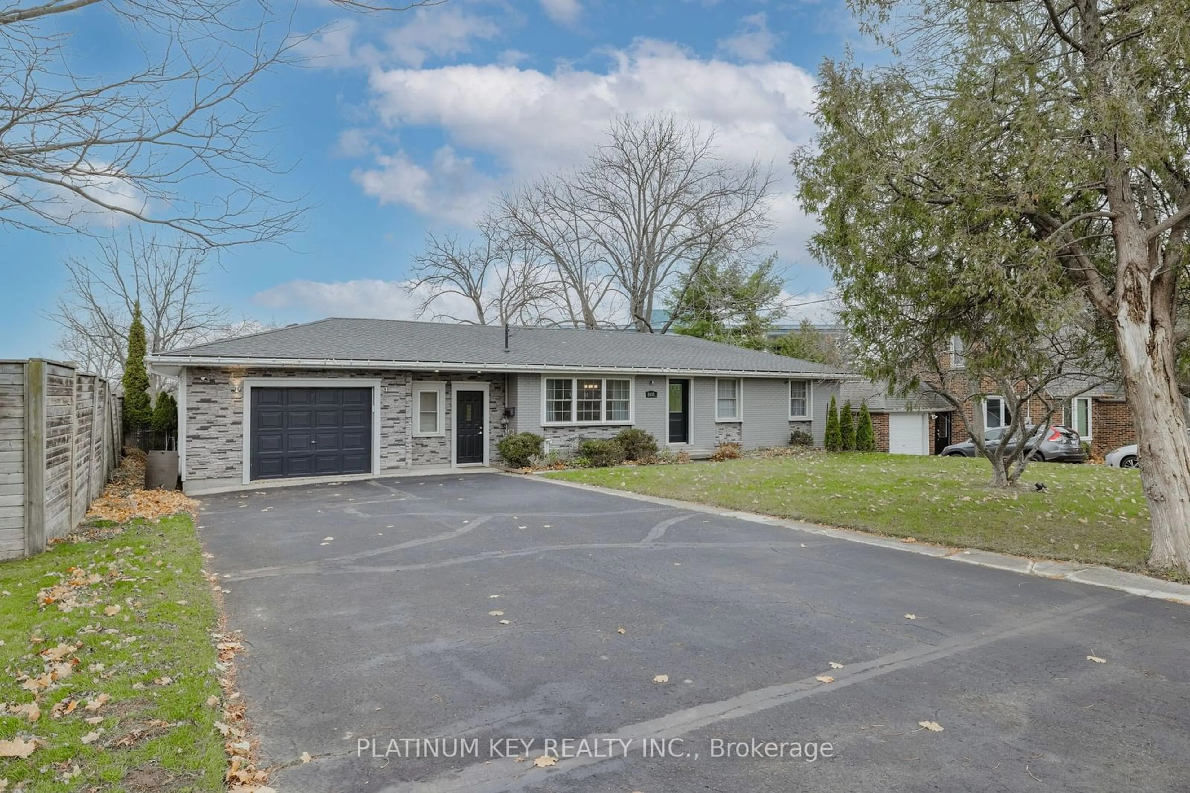 A pic from outside/outdoor area/front of a property/back of a property/a pic from drone, street for 1035 Byron Baseline Rd, London Ontario N6K 2C5