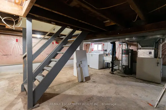Additional property image - 289 Roxborough Ave