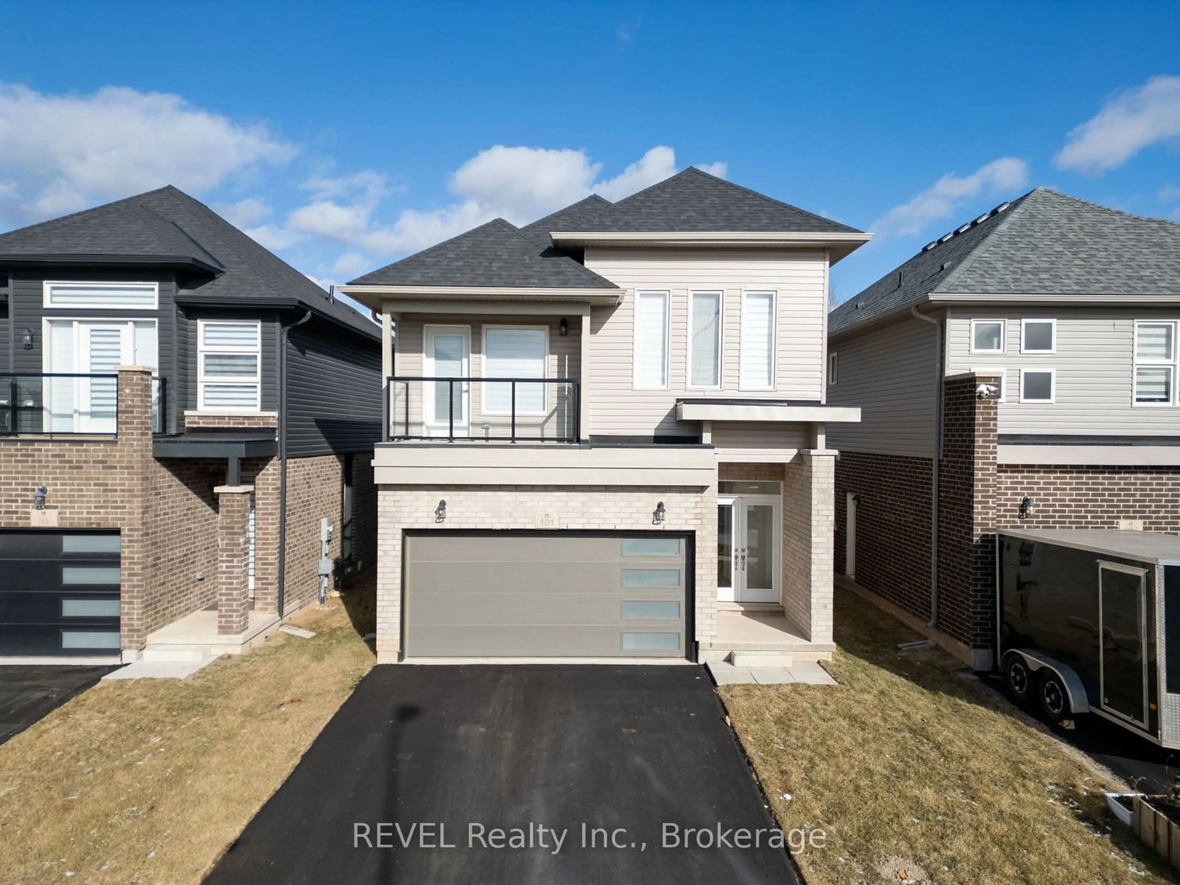 A pic from outside/outdoor area/front of a property/back of a property/a pic from drone, street for 101 CAROLINE St, Welland Ontario L3B 0J9