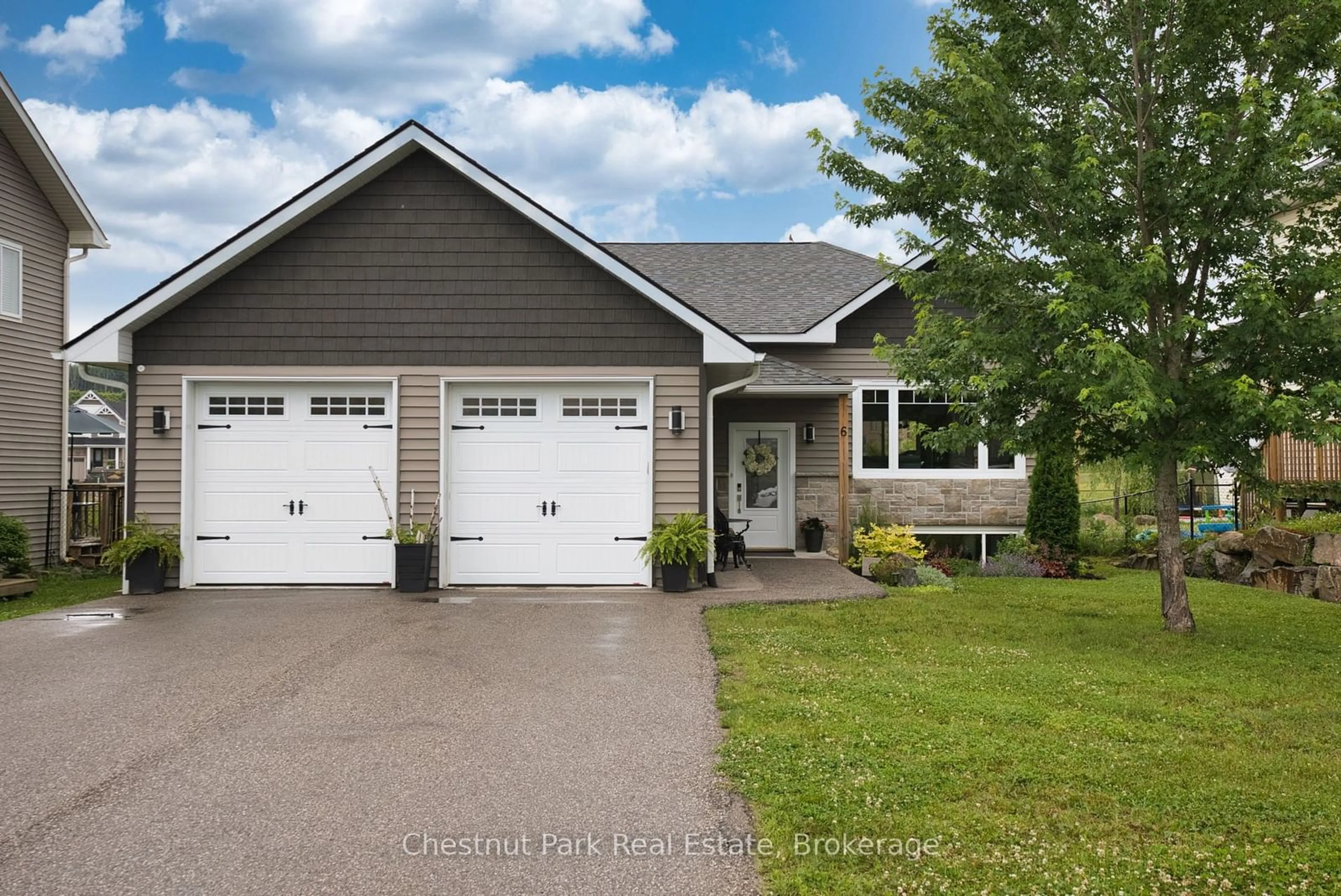 Home with vinyl exterior material, street for 6 MILLWOOD Crt, Huntsville Ontario P1H 0B7