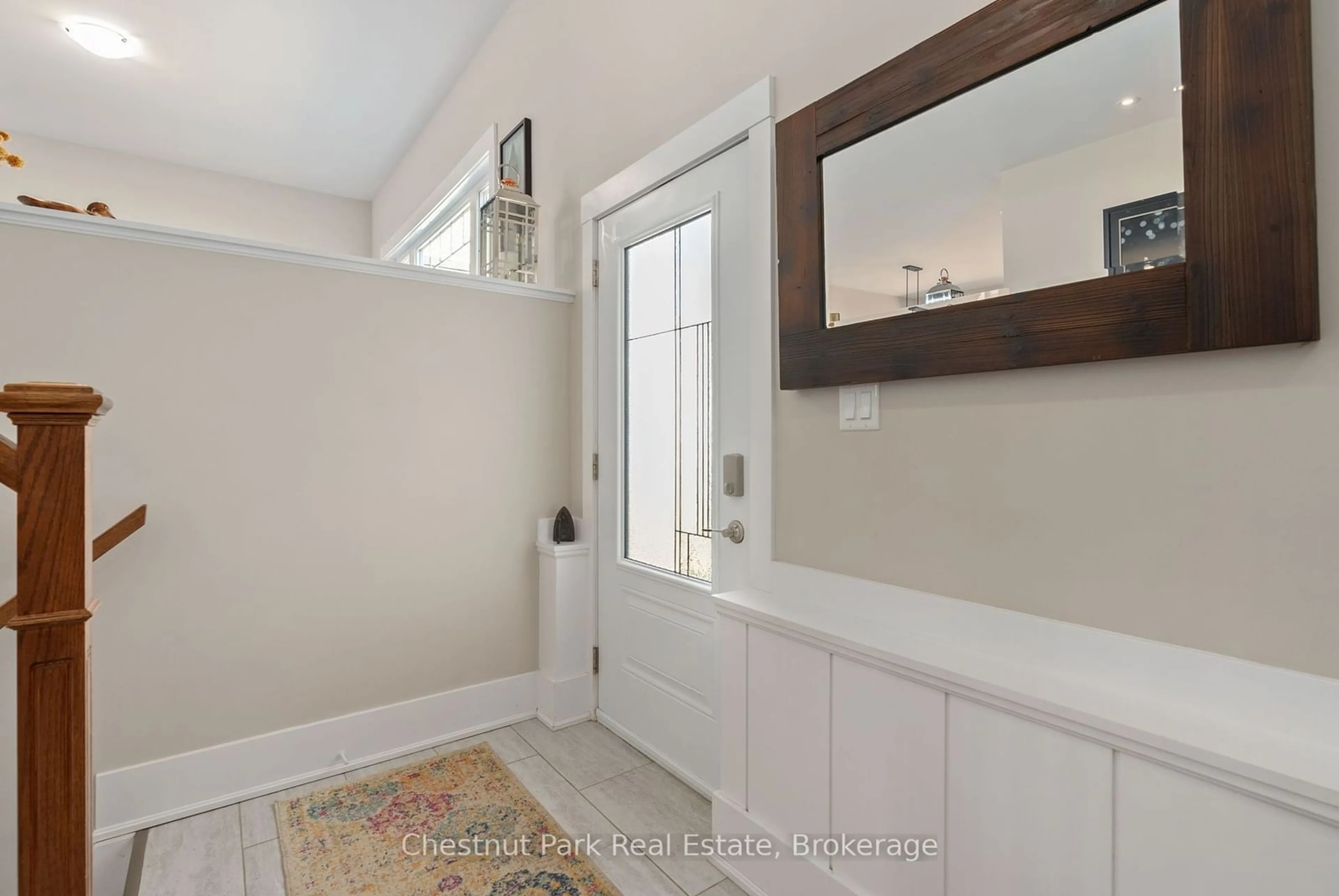 Indoor entryway for 6 MILLWOOD Crt, Huntsville Ontario P1H 0B7