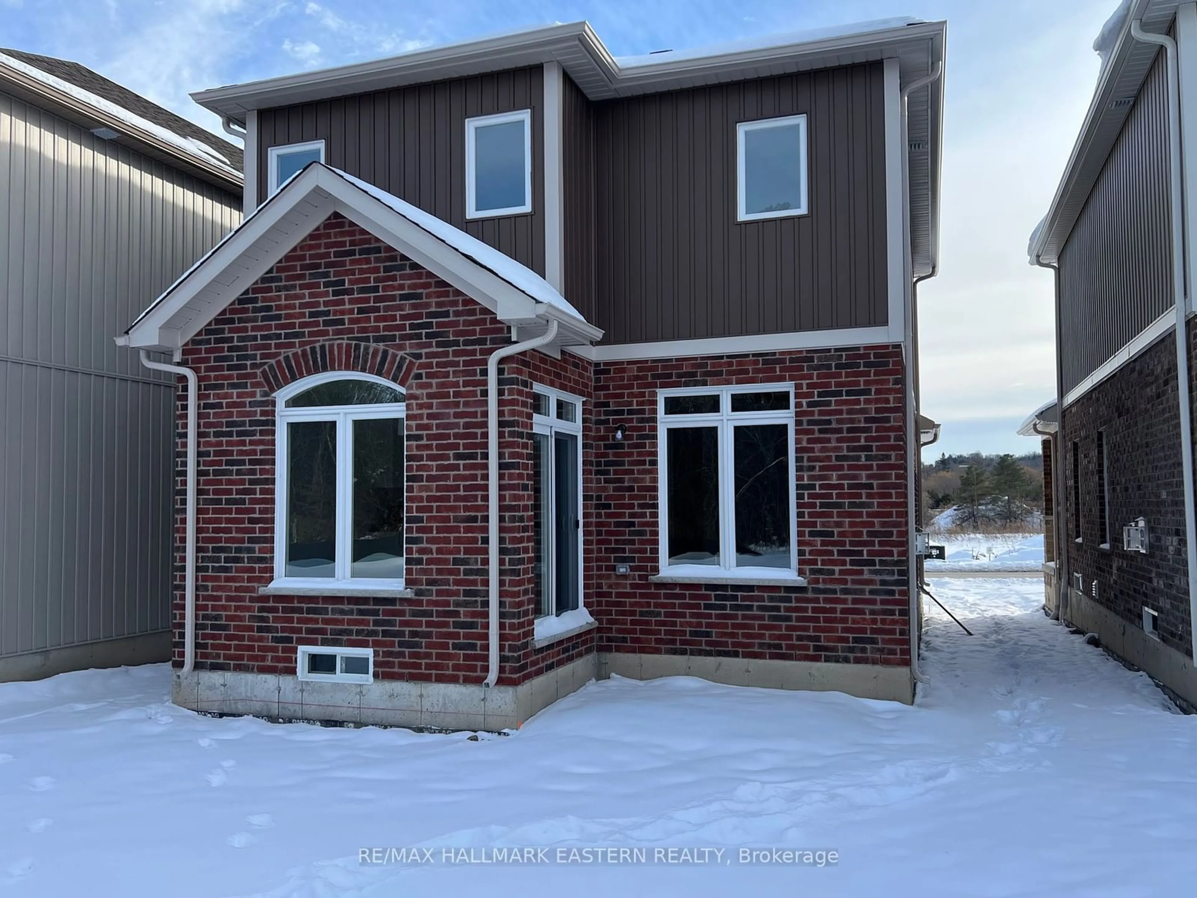 Home with brick exterior material, building for 28 Coldbrook Dr, Cavan Monaghan Ontario L0A 1G0