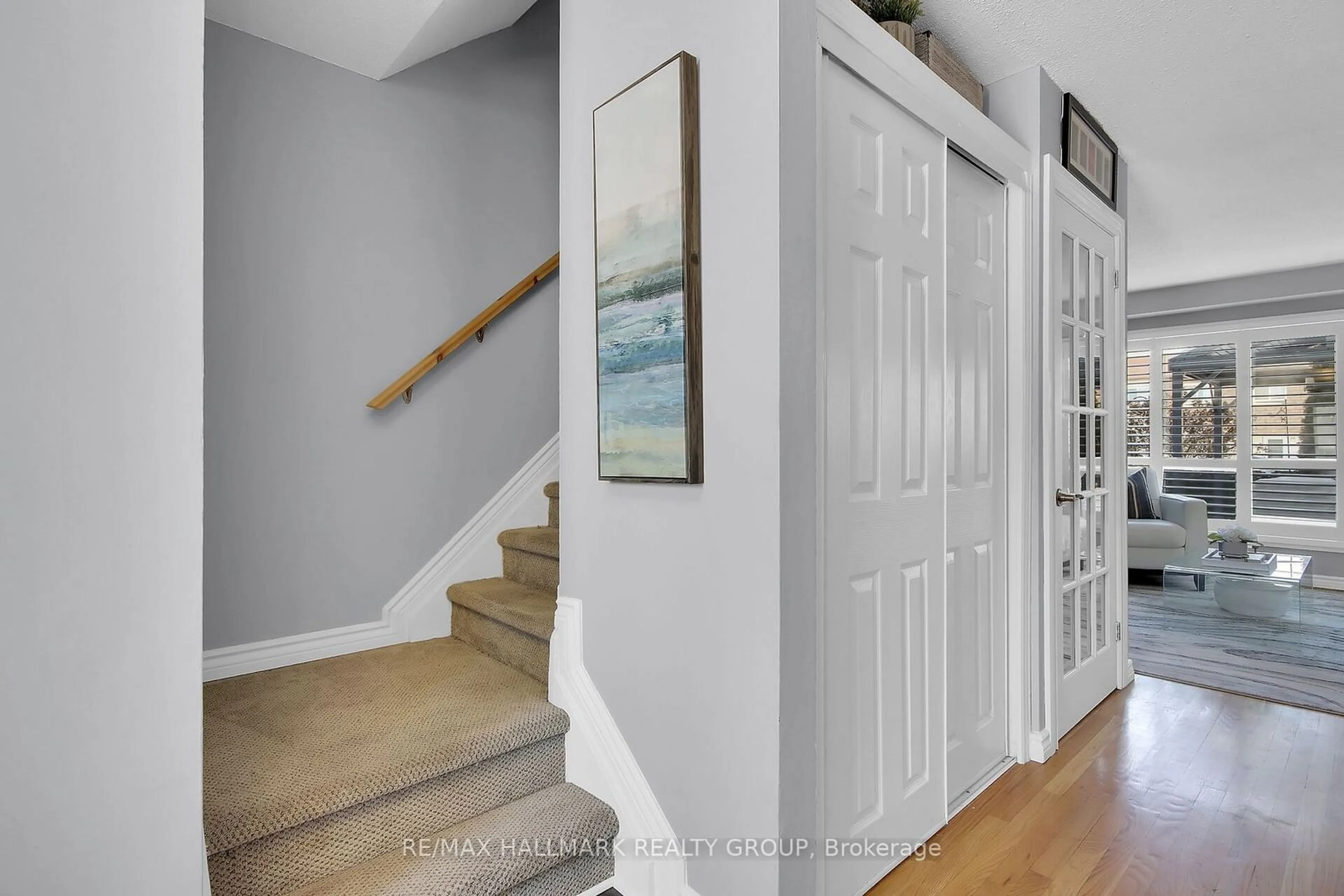 Indoor entryway for 76 Seyton Dr #E, Bells Corners and South to Fallowfield Ontario K2H 8W4