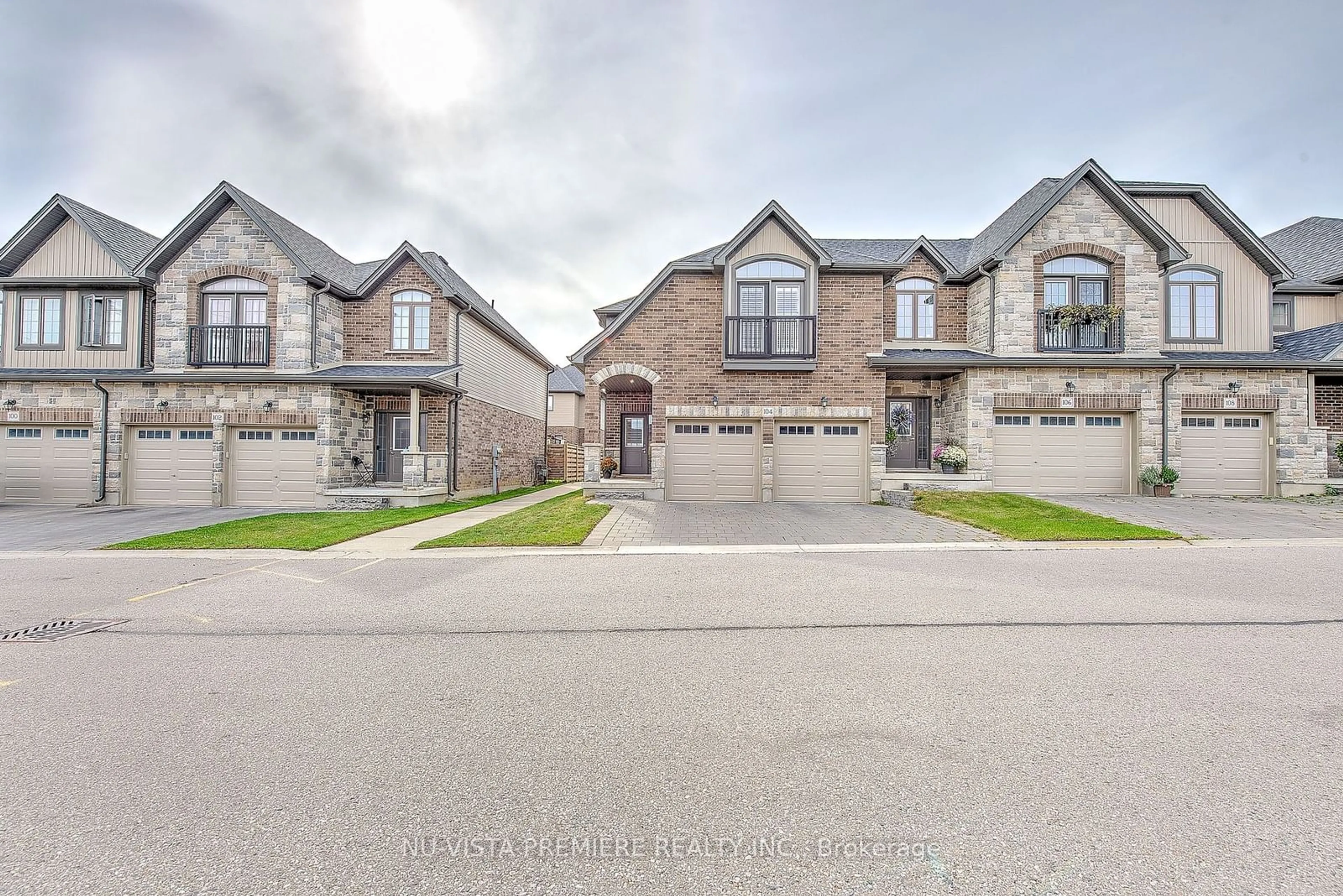 A pic from outside/outdoor area/front of a property/back of a property/a pic from drone, street for 2040 SHORE Rd #104, London Ontario N6K 0G3