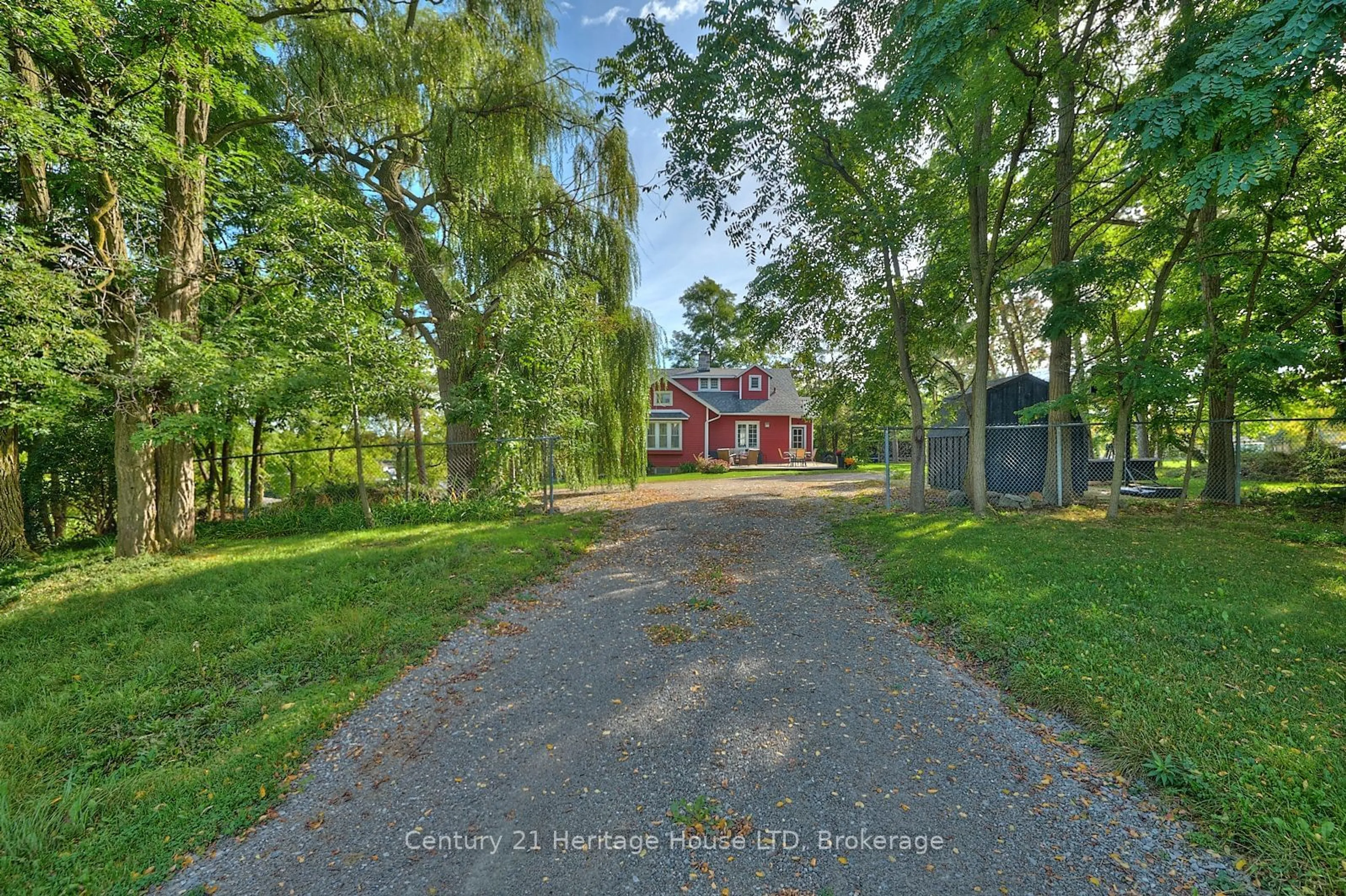 A pic from outside/outdoor area/front of a property/back of a property/a pic from drone, street for 3426 KING St, Lincoln Ontario L0R 2C0