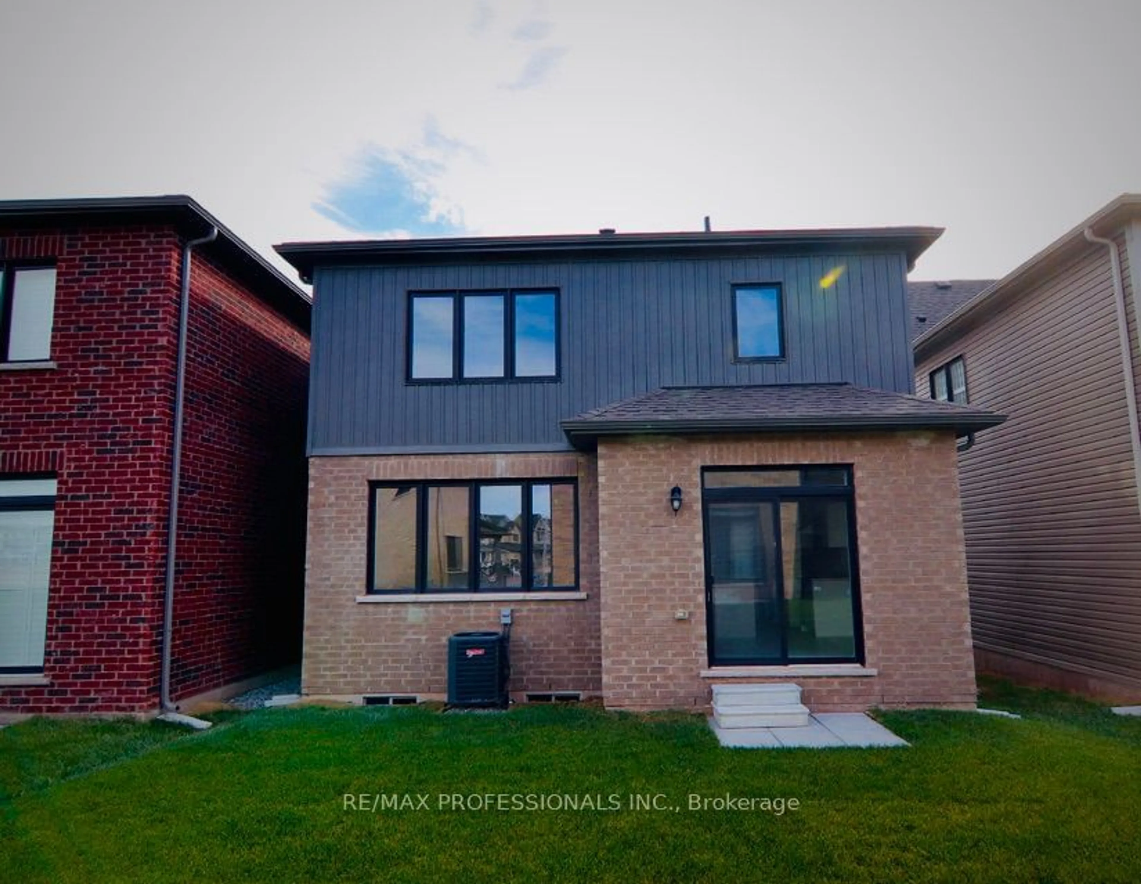 Home with brick exterior material, unknown for 305 Eastbridge Ave, Welland Ontario L3B 5K5