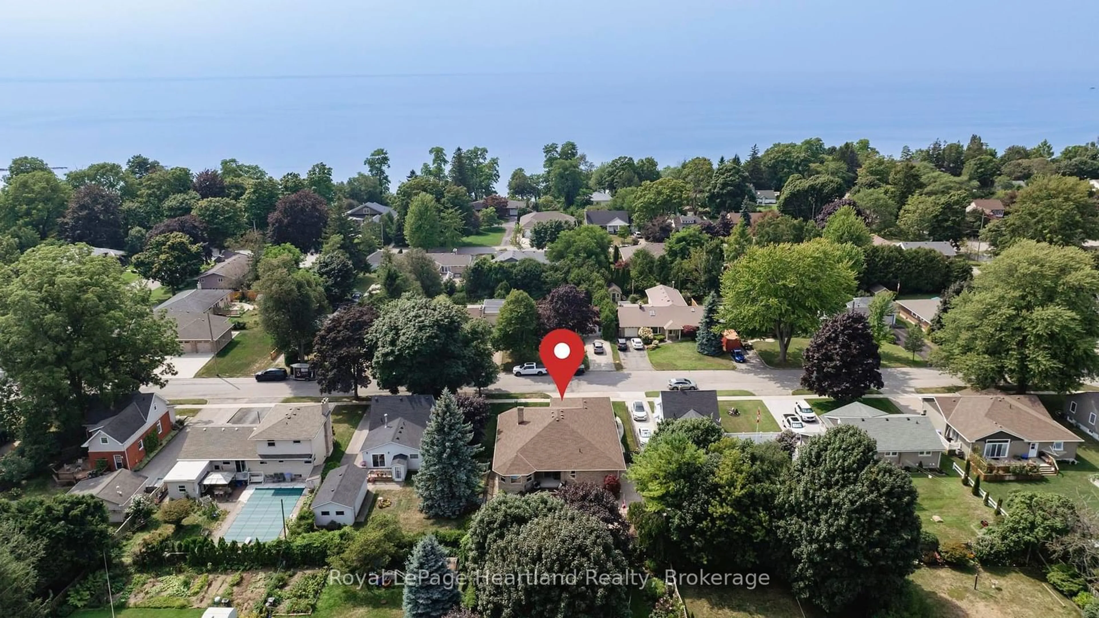 A pic from outside/outdoor area/front of a property/back of a property/a pic from drone, unknown for 197 Warren St, Goderich Ontario N7A 3W7