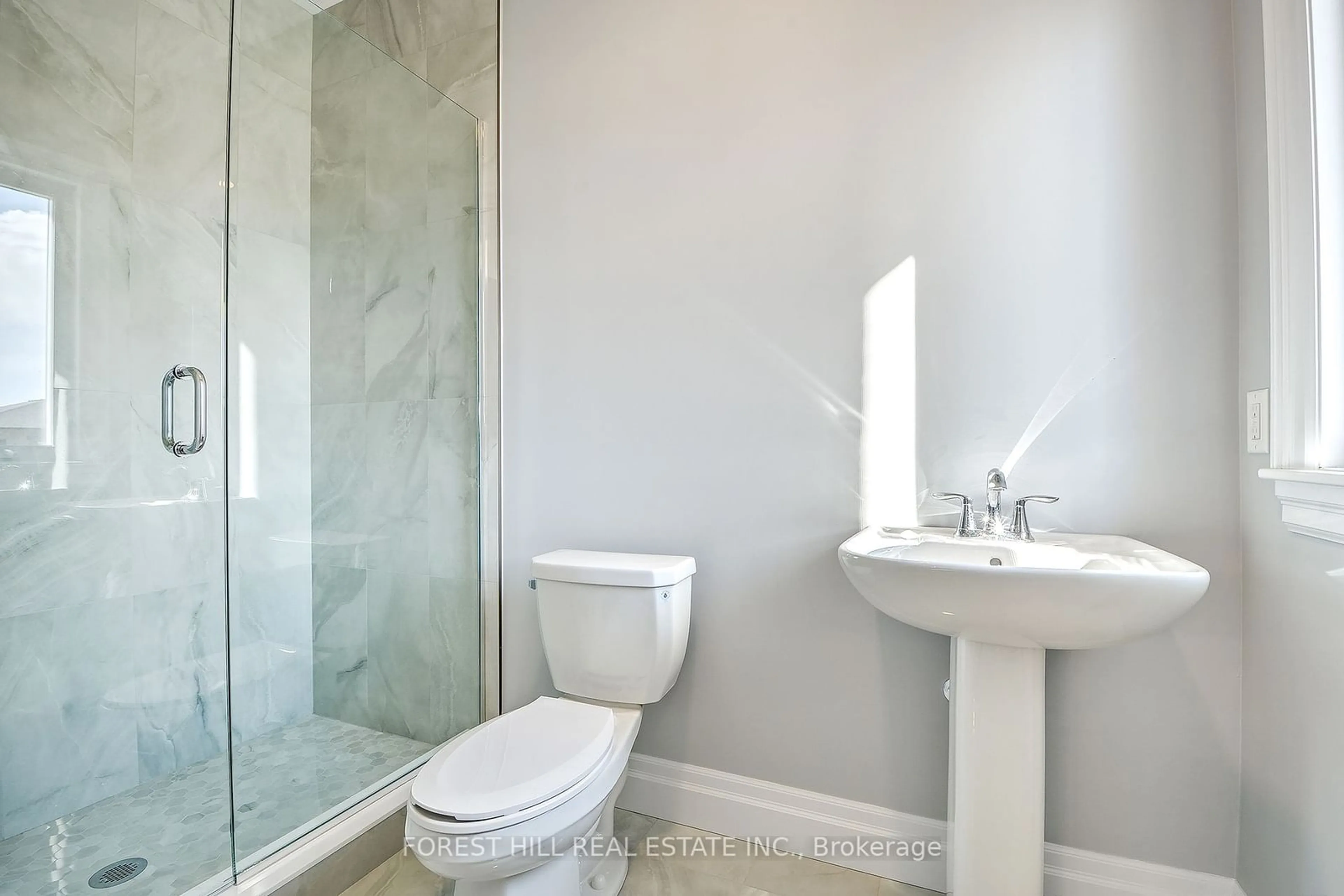 Standard bathroom, ceramic/tile floor for 586 Orchards Cres, Windsor Ontario N9E 3N7