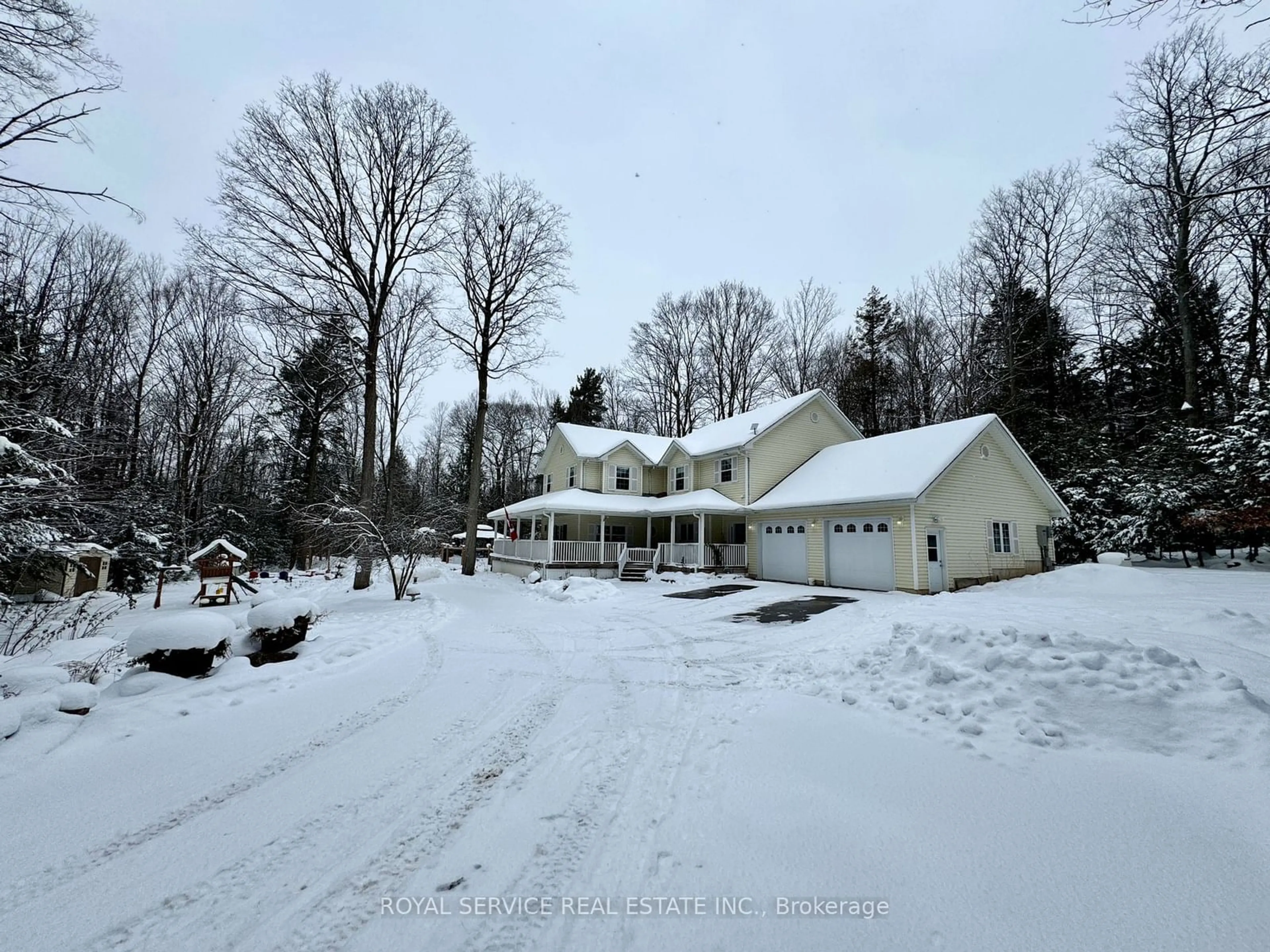 A pic from outside/outdoor area/front of a property/back of a property/a pic from drone, street for 542 Larmer Line, Cavan Monaghan Ontario K0L 1V0