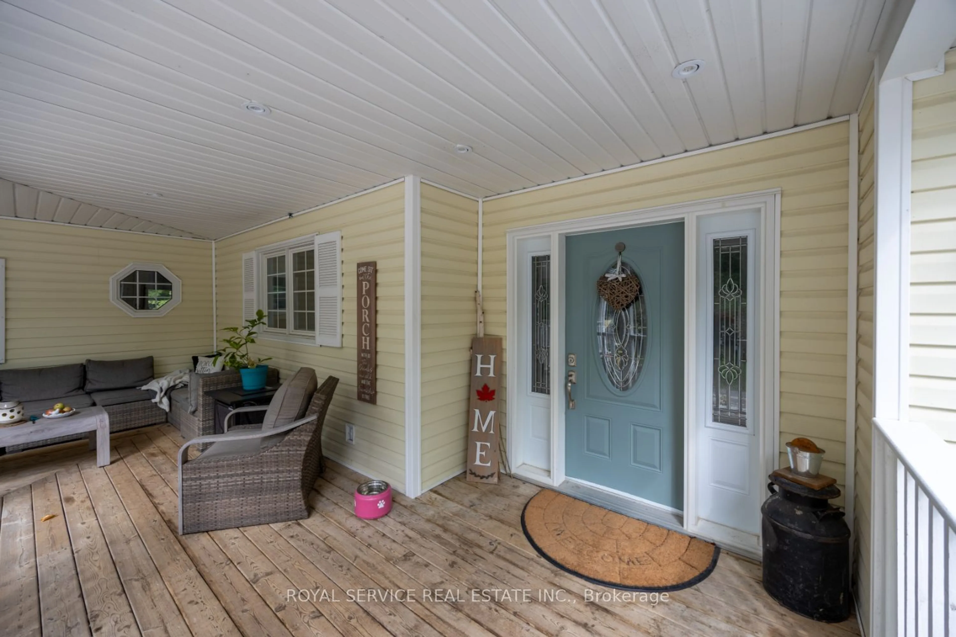 Indoor entryway for 542 Larmer Line, Cavan Monaghan Ontario K0L 1V0