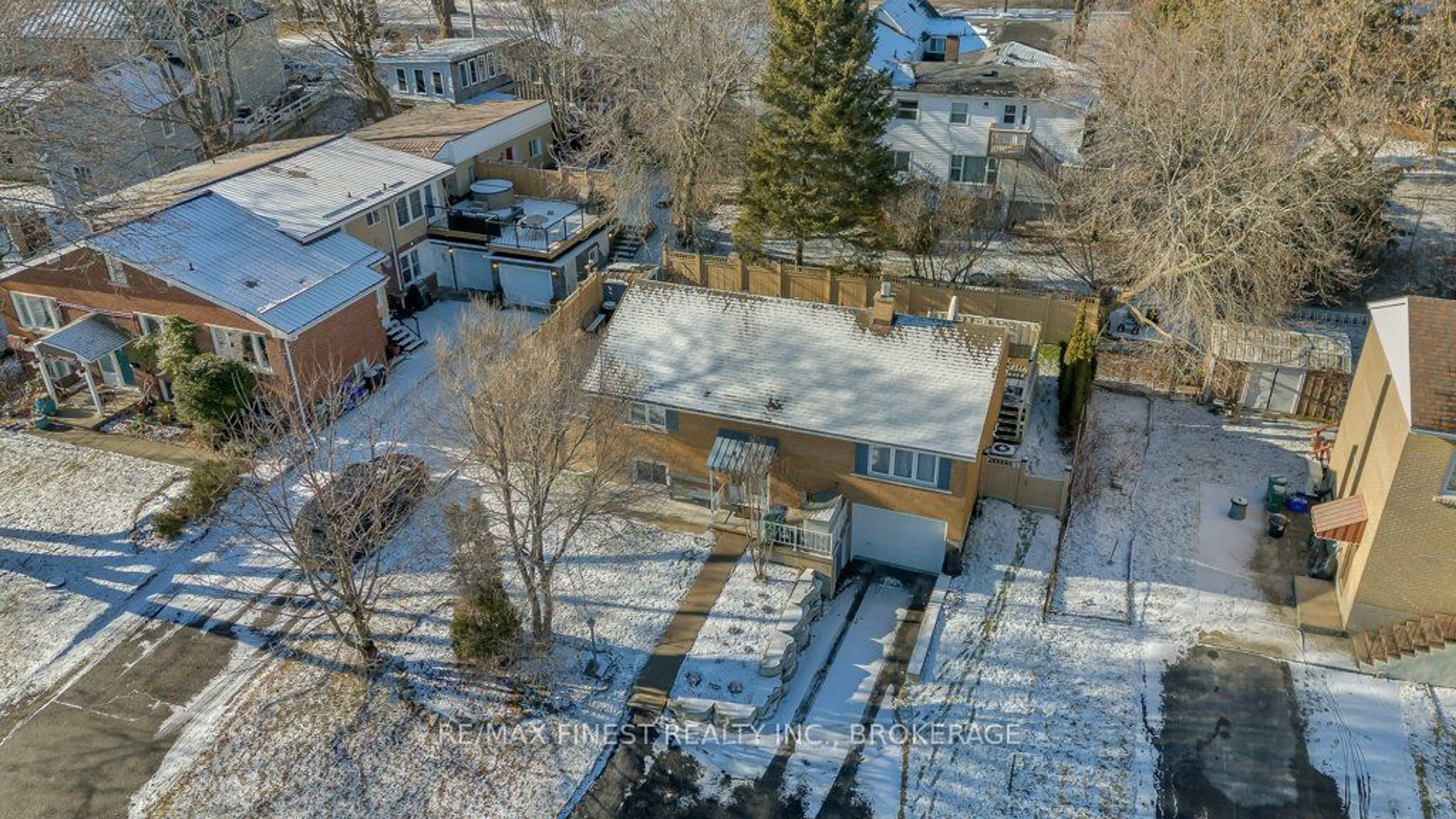 A pic from outside/outdoor area/front of a property/back of a property/a pic from drone, unknown for 42 Hatter St, Kingston Ontario K7M 2L5