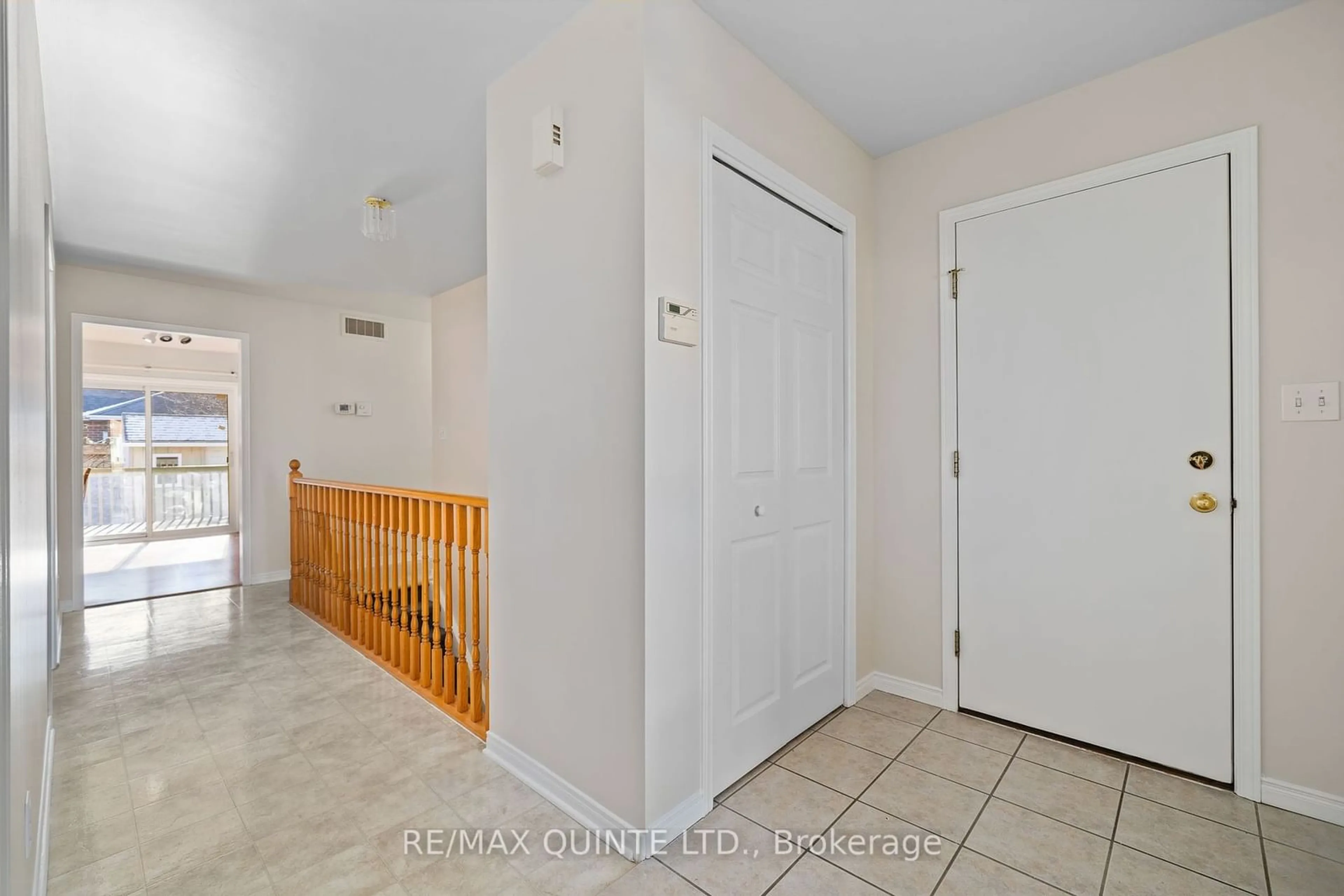 Indoor entryway for 15 Sumac Terr, Belleville Ontario K8N 5X6