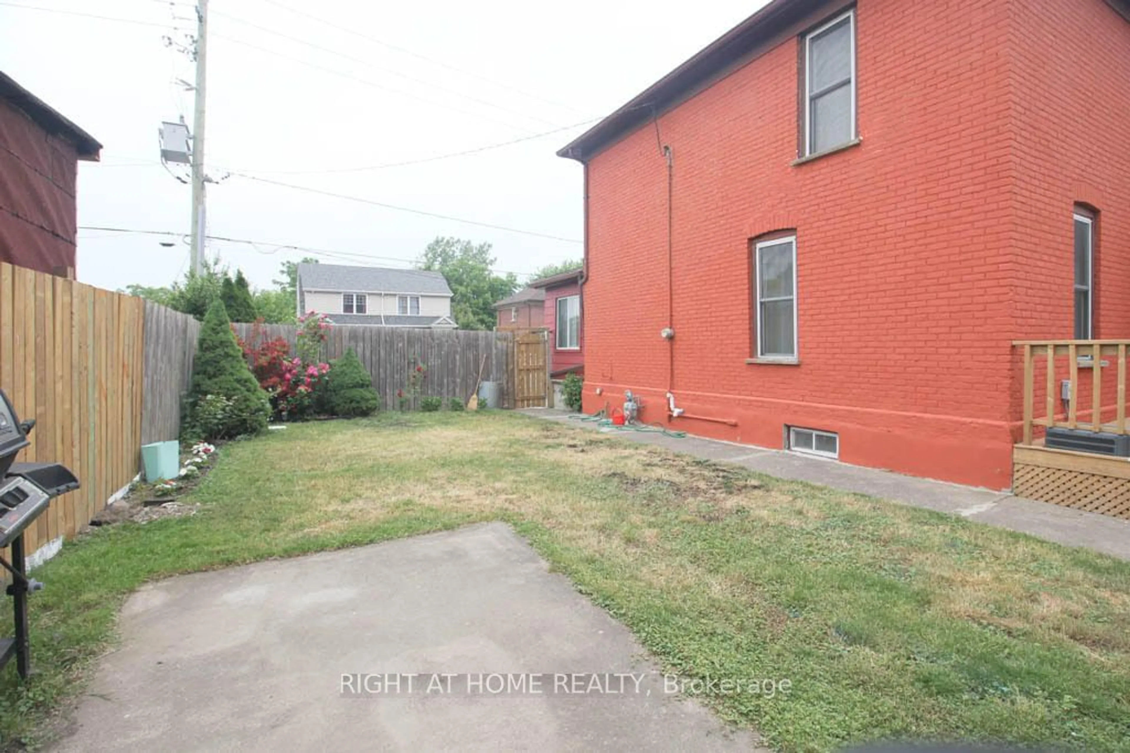 Patio, street for 4472 Second Ave, Niagara Falls Ontario L2E 4H2