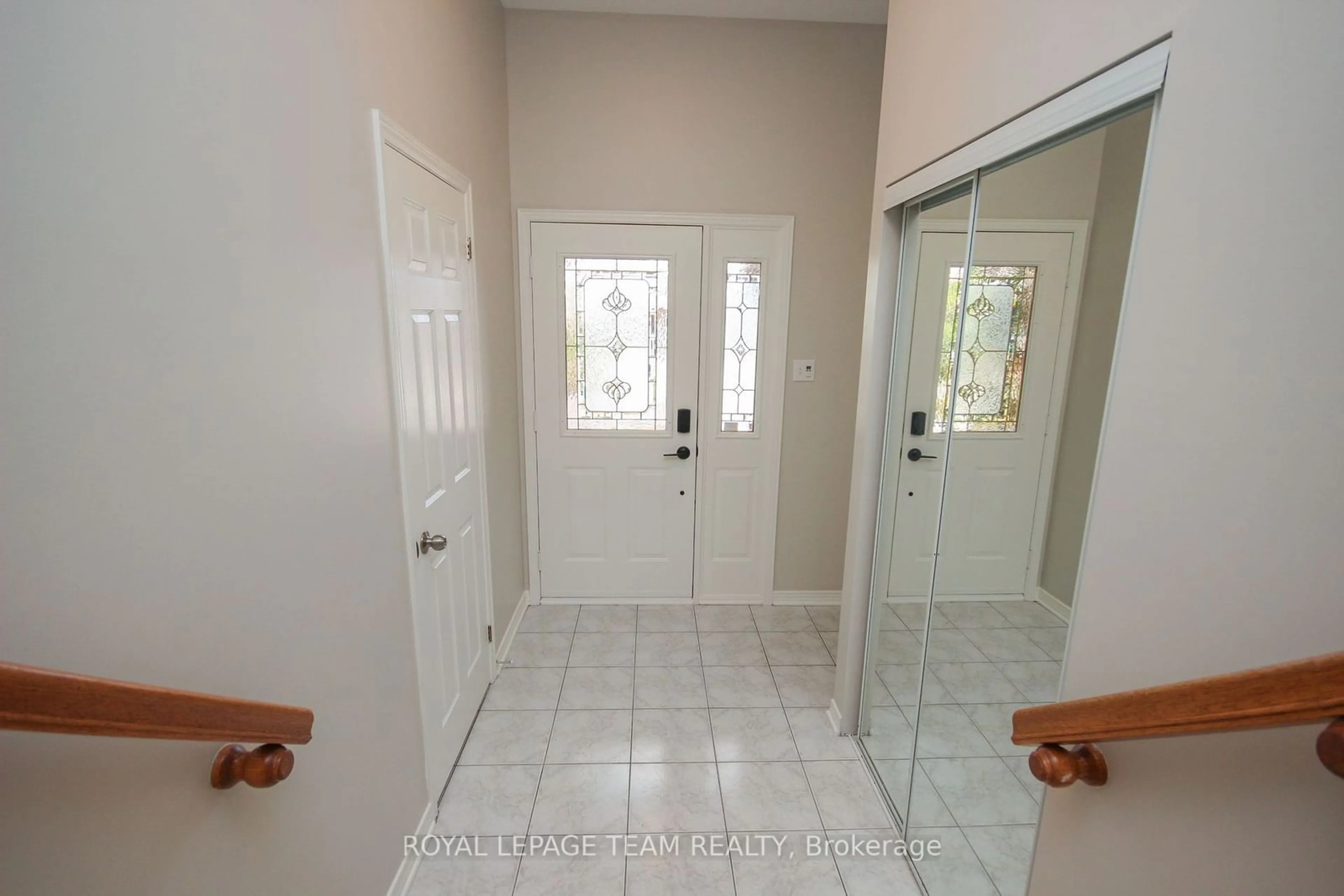 Indoor entryway for 56 FORESTVIEW Cres, Bells Corners and South to Fallowfield Ontario K2H 9P5