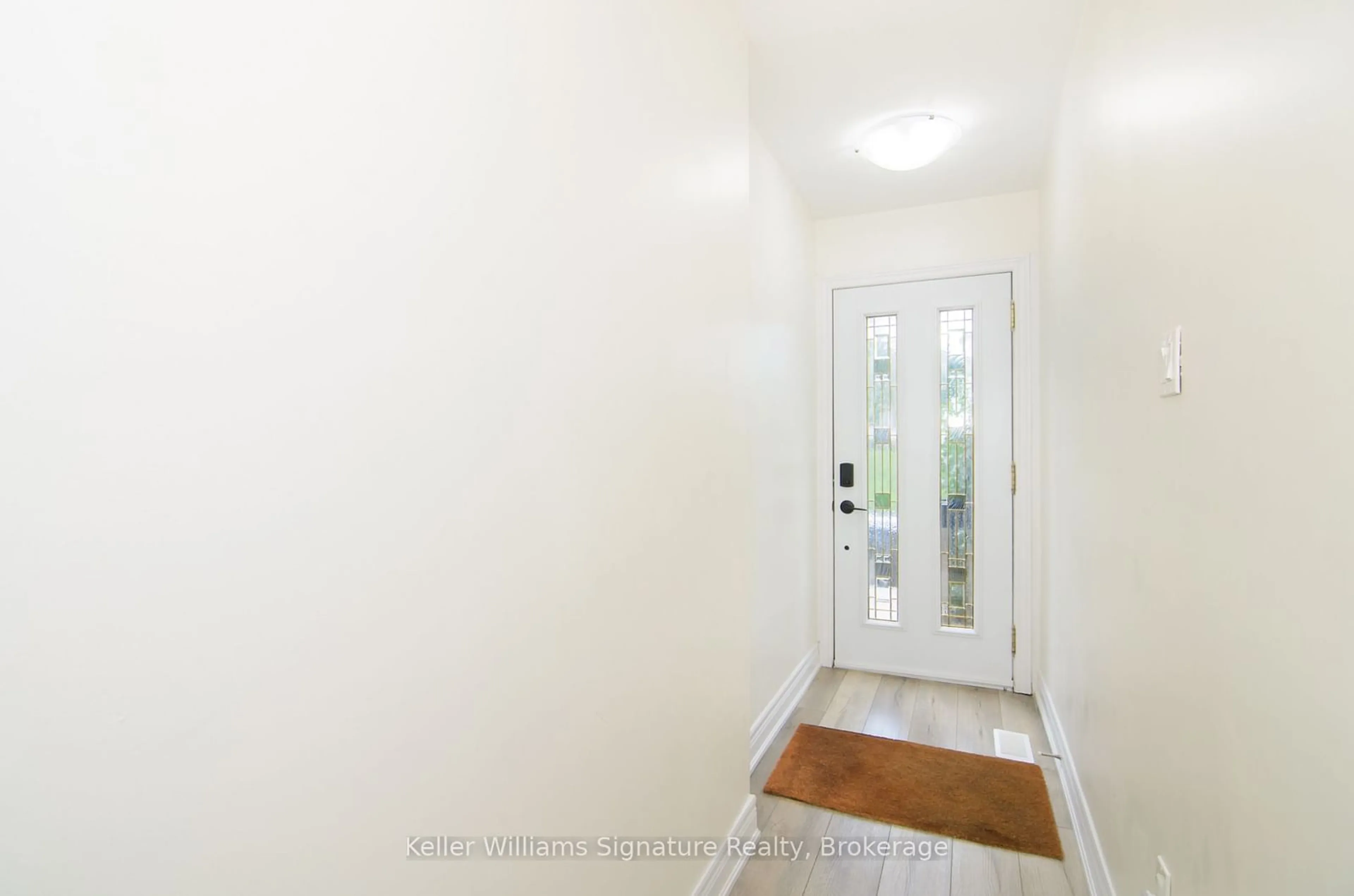 Indoor entryway for 287 Hunter St, Hamilton Ontario L8N 1N5