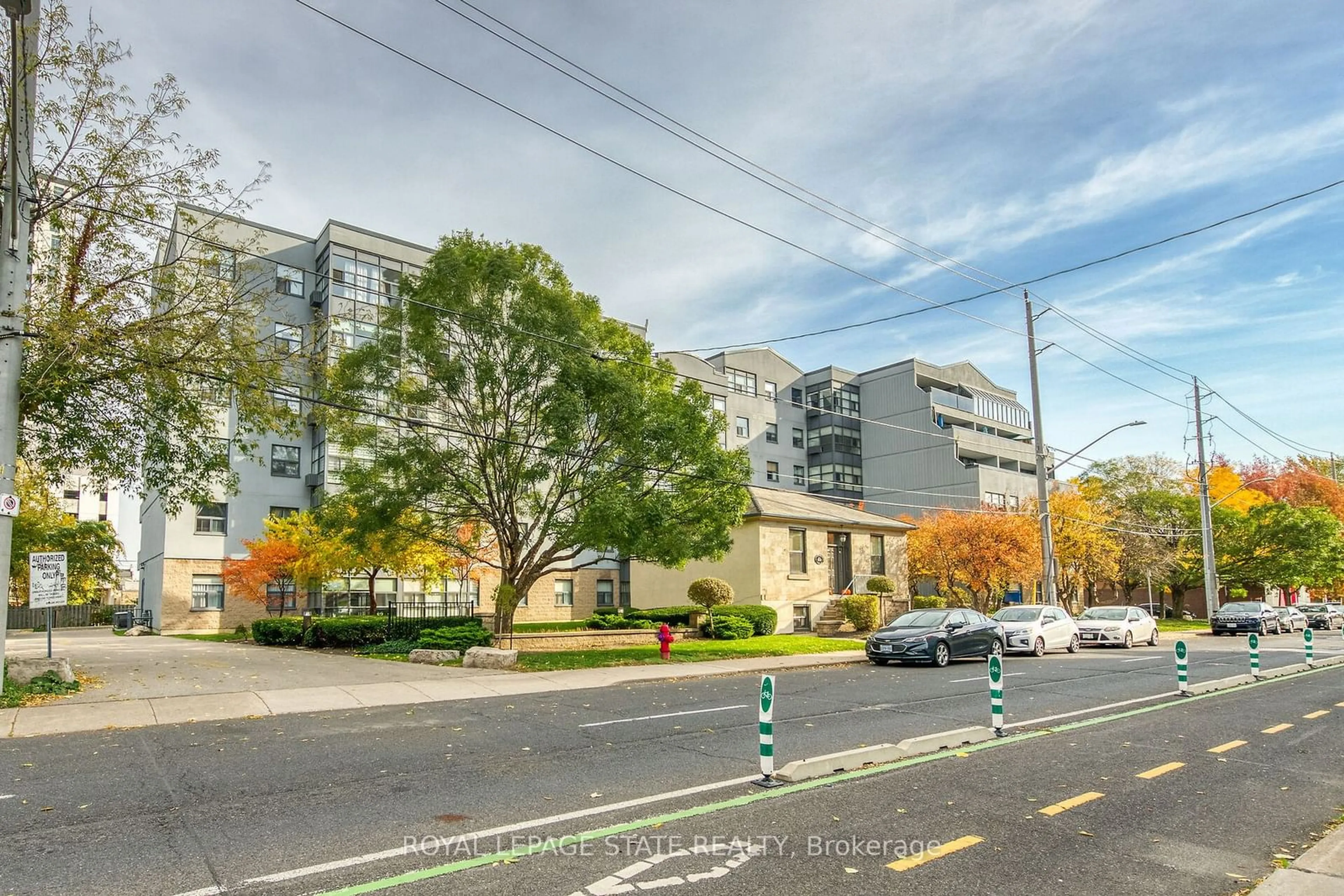 A pic from outside/outdoor area/front of a property/back of a property/a pic from drone, street for 175 Hunter St #505, Hamilton Ontario L8N 4E7