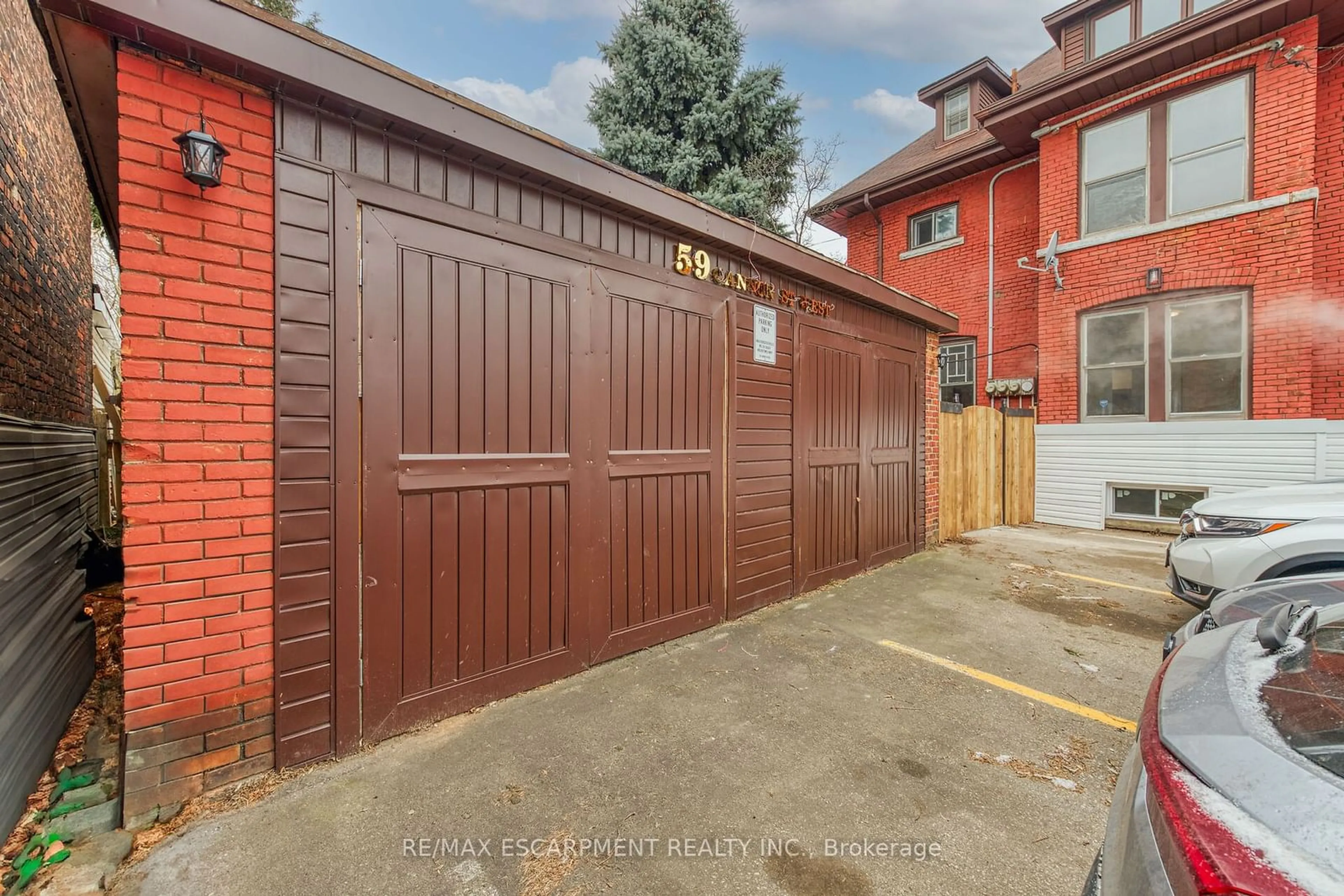 A pic from outside/outdoor area/front of a property/back of a property/a pic from drone, street for 59 Cannon St, Hamilton Ontario L8R 2B4