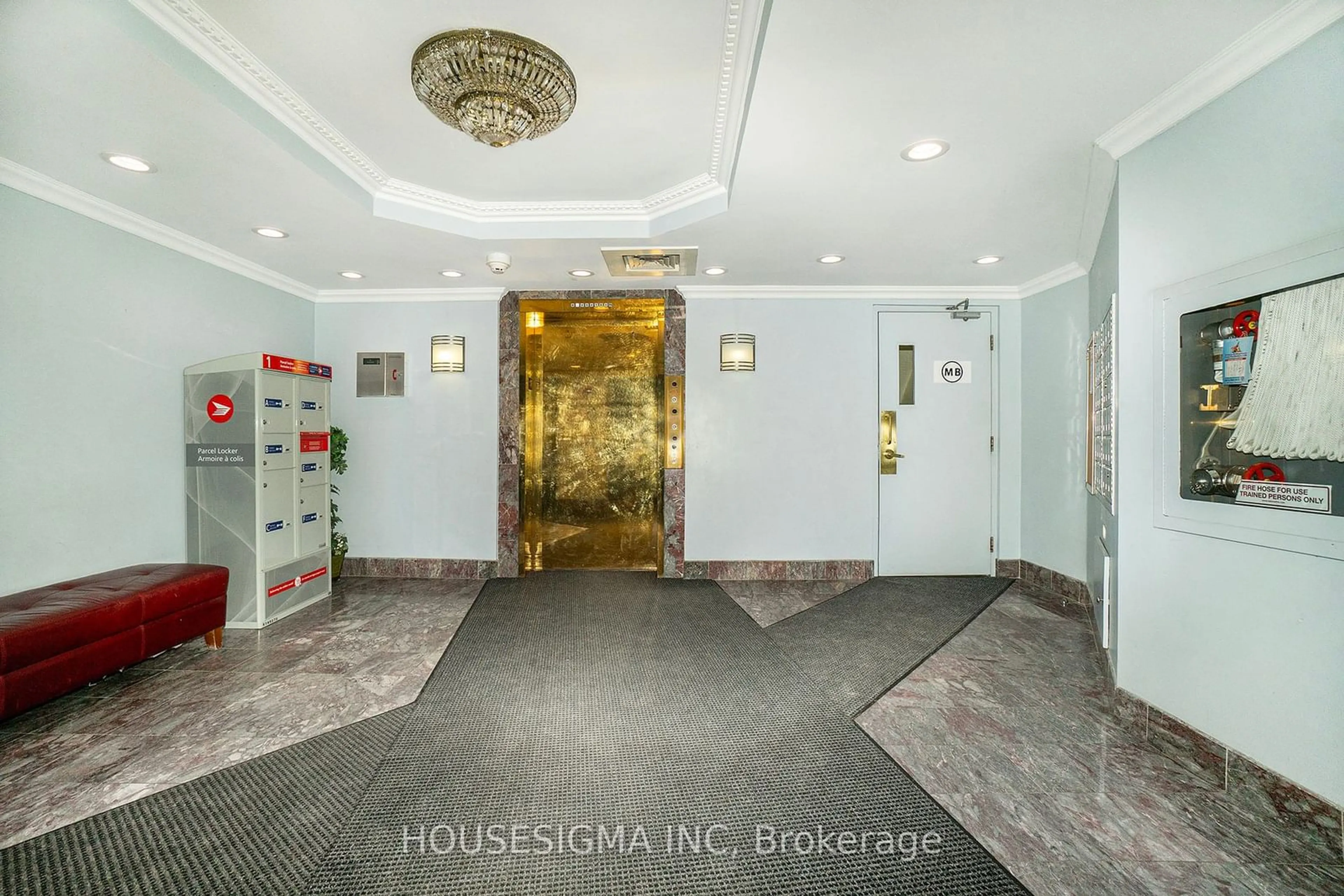 Indoor foyer for 309 Cumberland St #303, Lower Town - Sandy Hill Ontario K1N 7J1