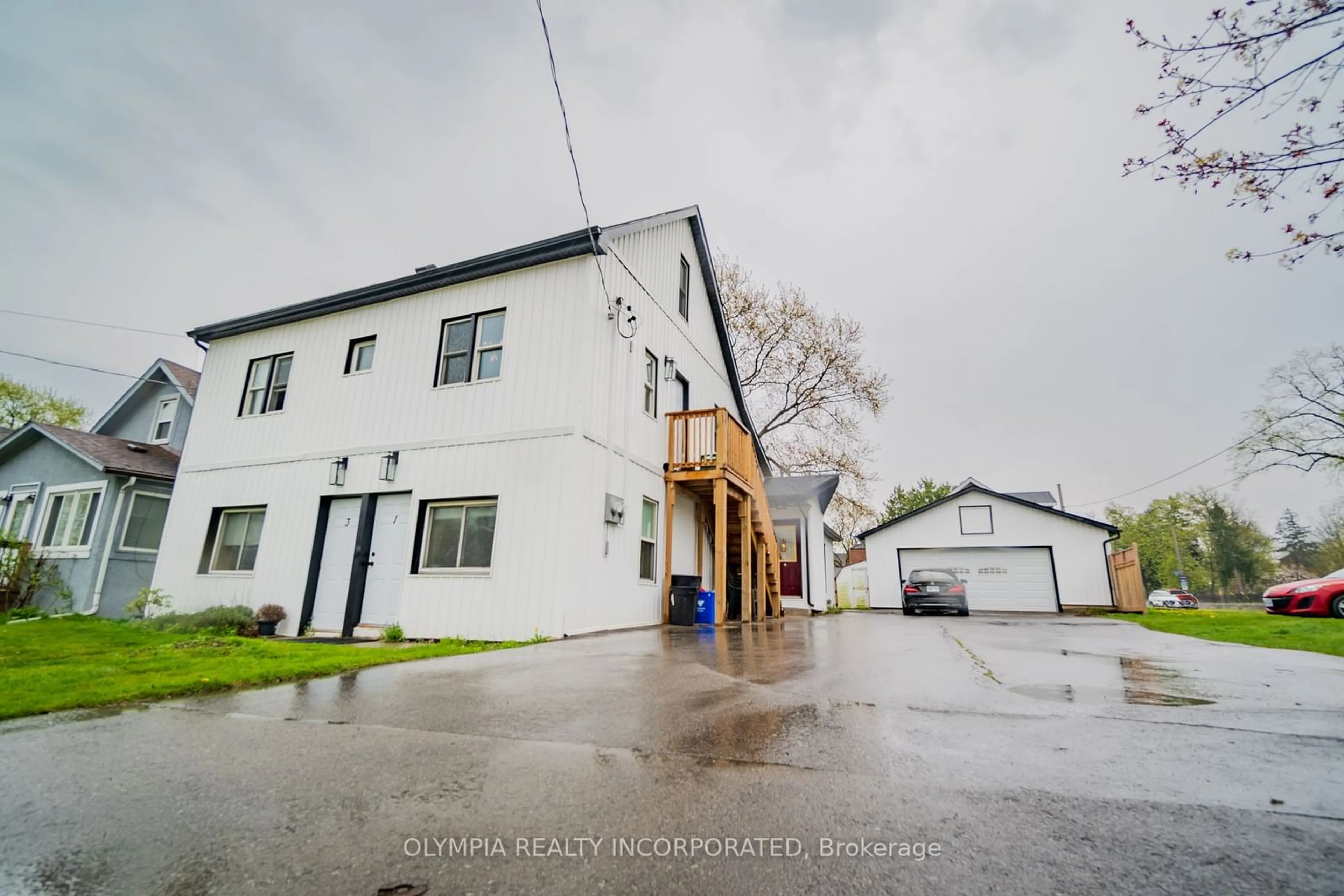 A pic from outside/outdoor area/front of a property/back of a property/a pic from drone, unknown for 5448 Hamilton St, Niagara Falls Ontario L2E 2W6