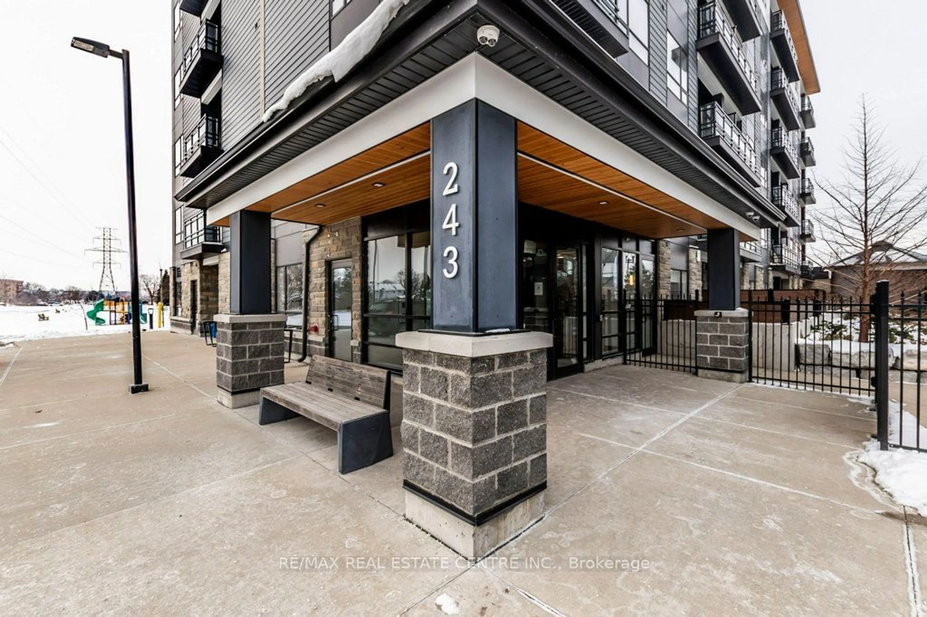 Patio, building for 243 Northfield Dr #404, Waterloo Ontario N2K 0H2