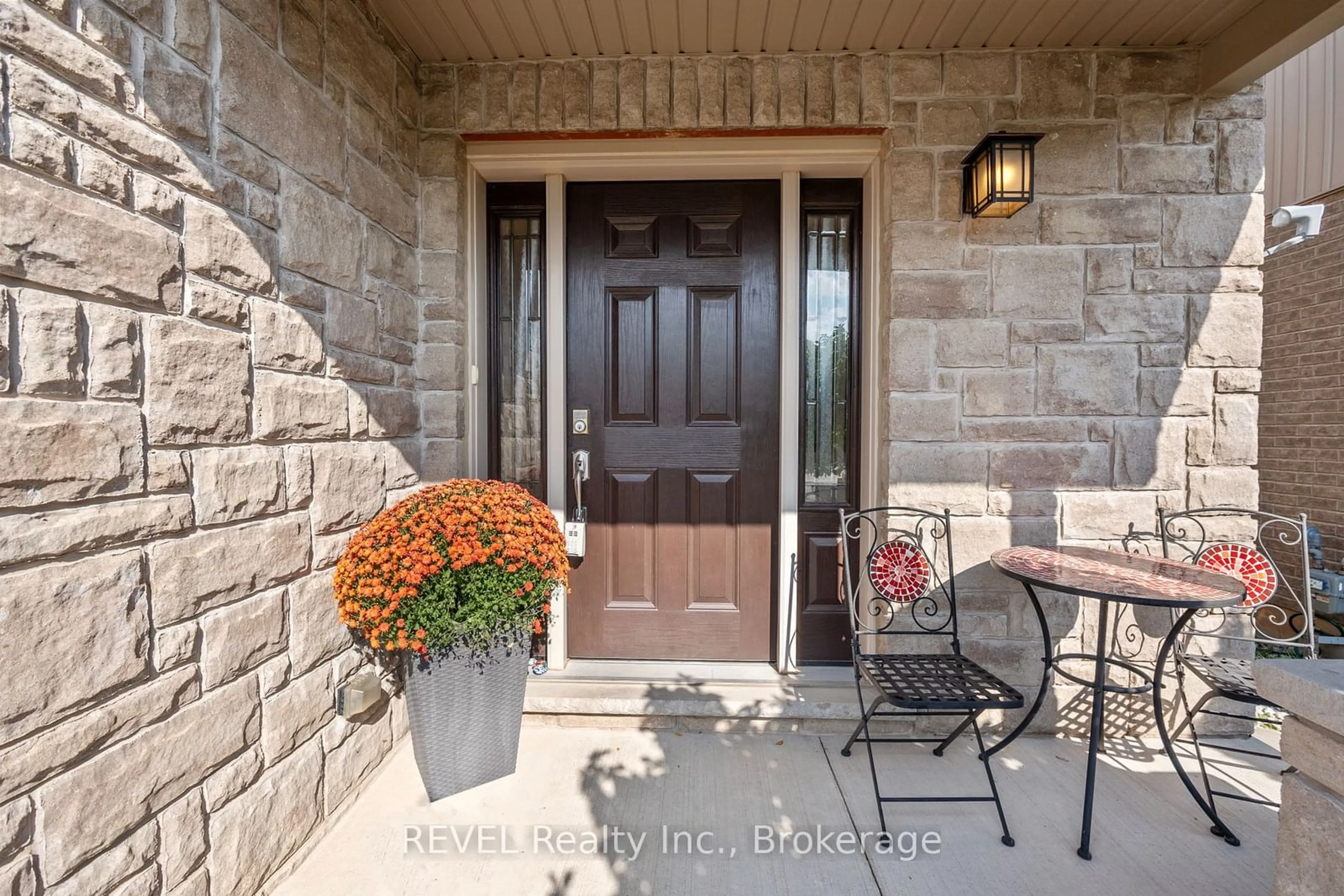 Indoor entryway for 9349 Madison Cres, Niagara Falls Ontario L2H 0M3