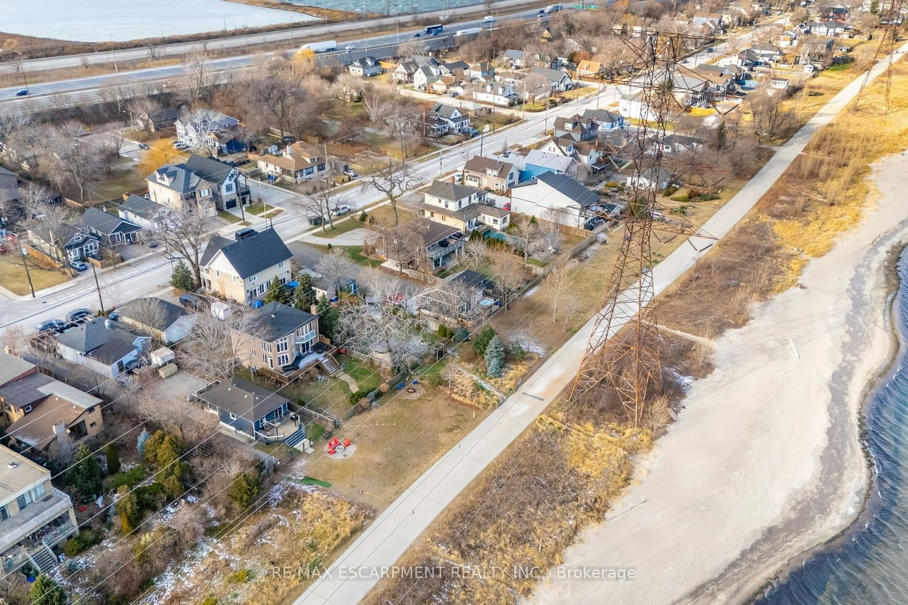 A pic from outside/outdoor area/front of a property/back of a property/a pic from drone, street for 735 Beach Blvd, Hamilton Ontario L8H 6Y5