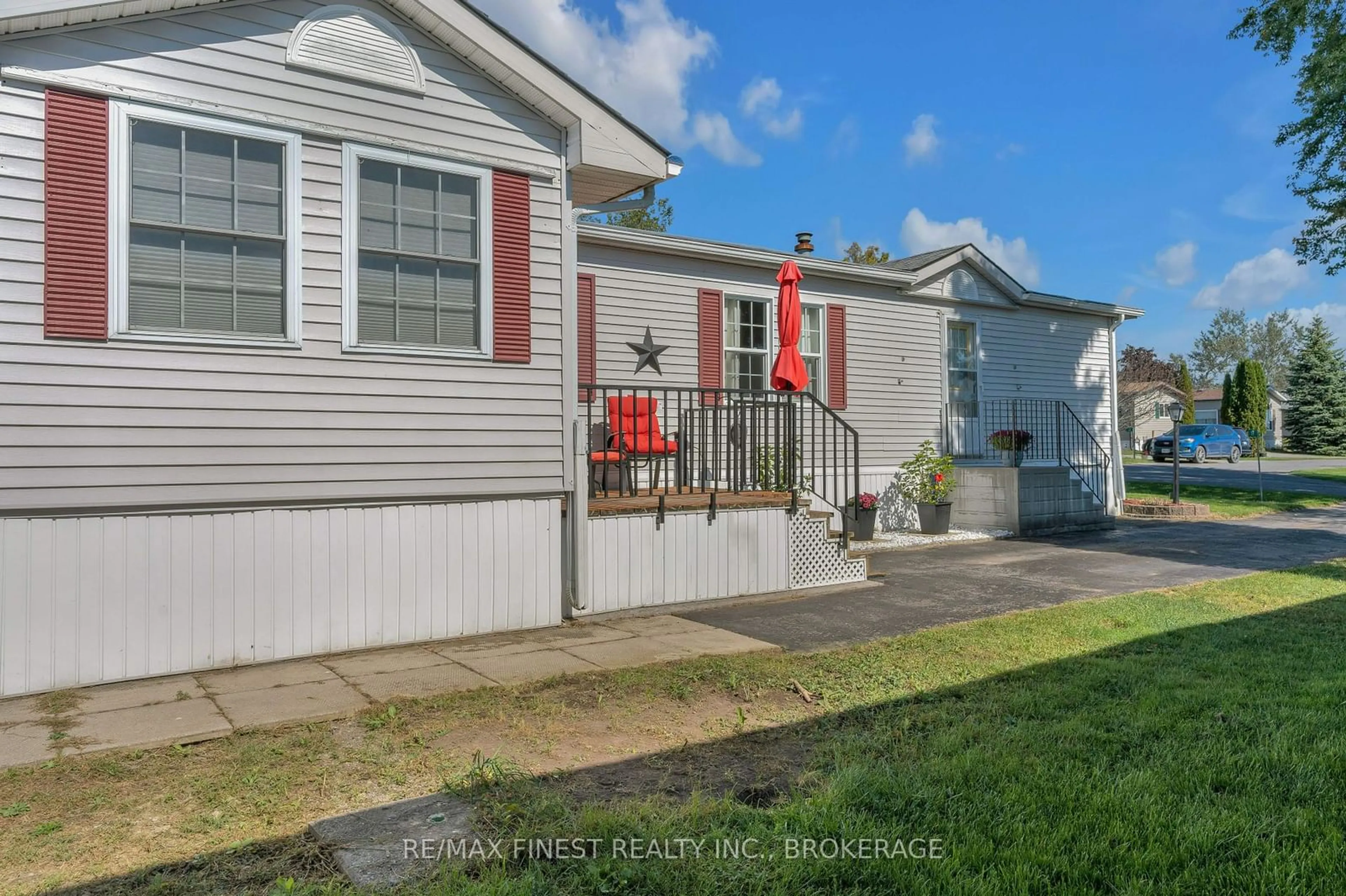 Home with vinyl exterior material, street for 17 ELM St, Greater Napanee Ontario K7R 0E9