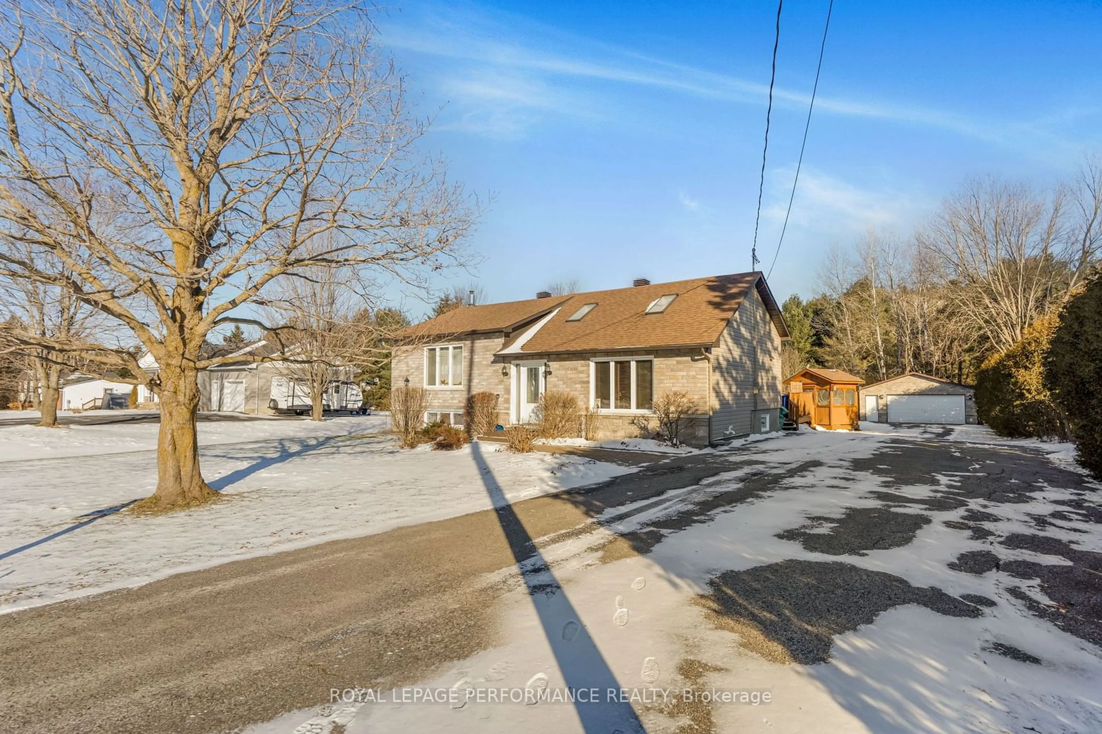 A pic from outside/outdoor area/front of a property/back of a property/a pic from drone, street for 1073 Greenlane Rd, Champlain Ontario K6K 0C5