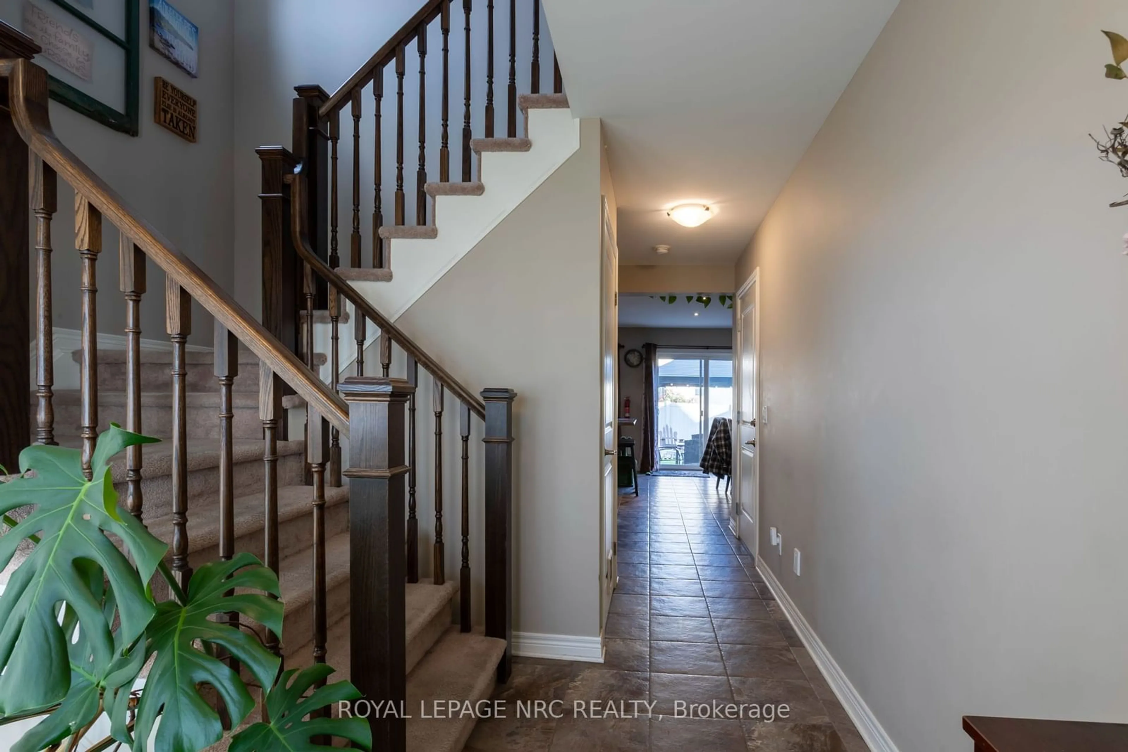 Indoor entryway for 179 Classic Ave, Welland Ontario L3B 0A3