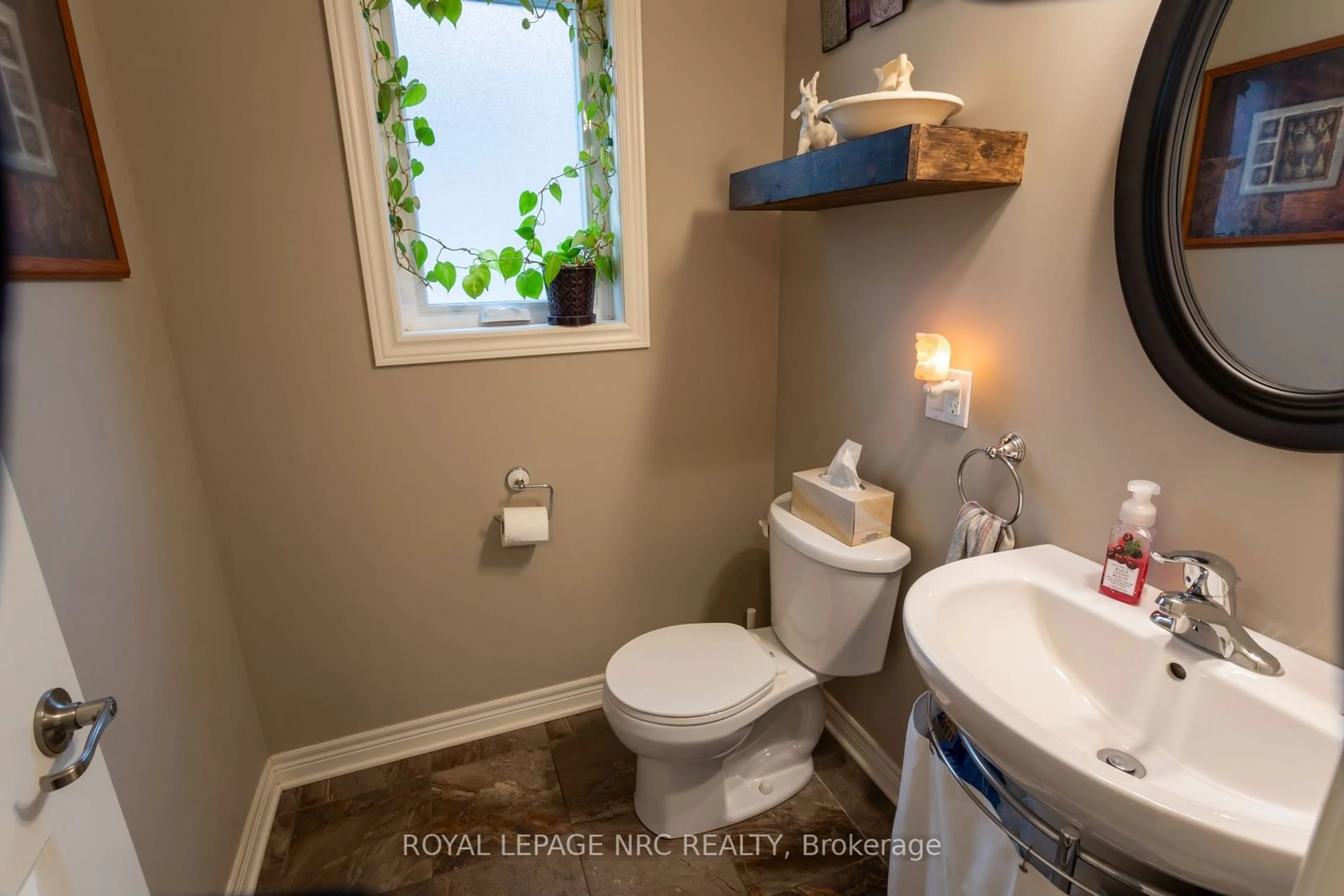 Standard bathroom, ceramic/tile floor for 179 Classic Ave, Welland Ontario L3B 0A3