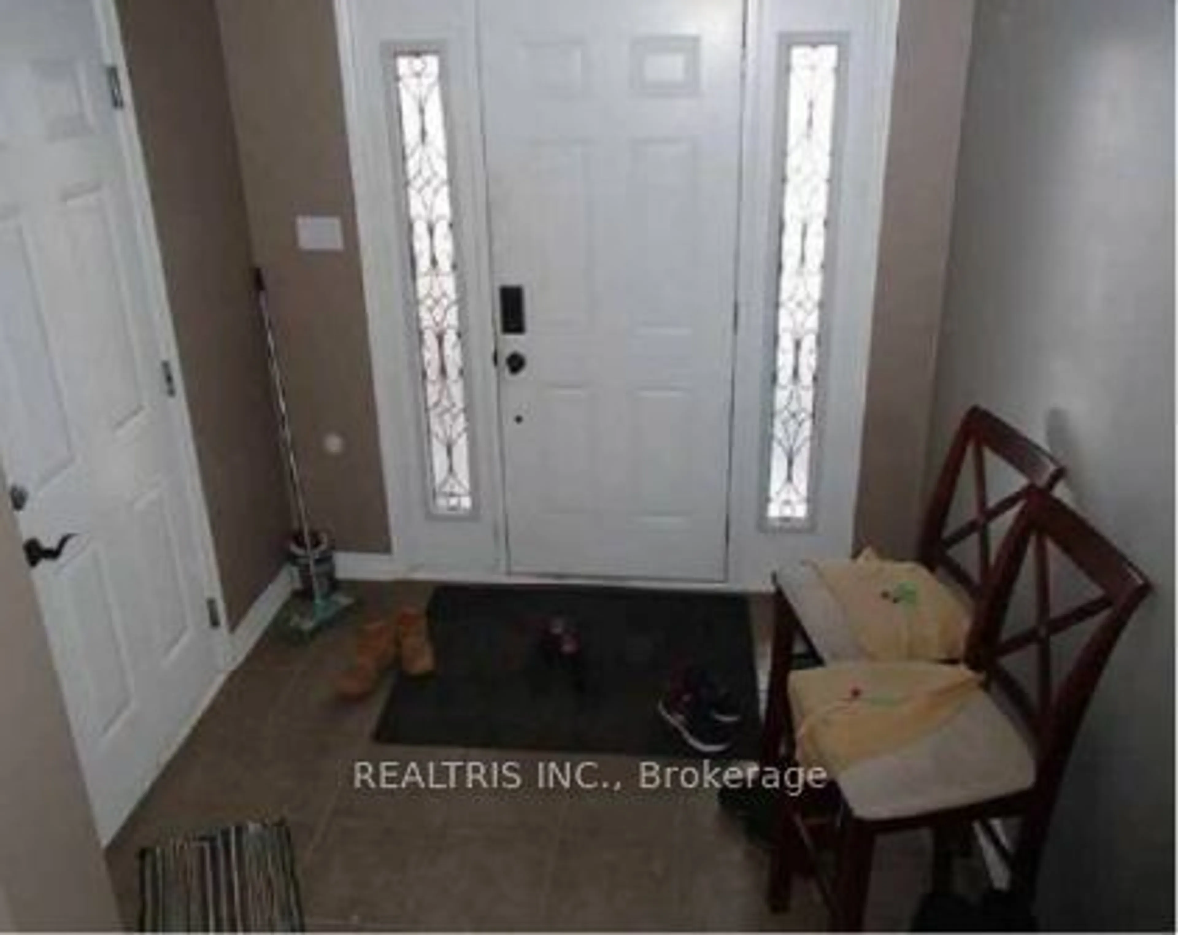 Indoor entryway for 168 Muriel St, Shelburne Ontario L0N 1S1