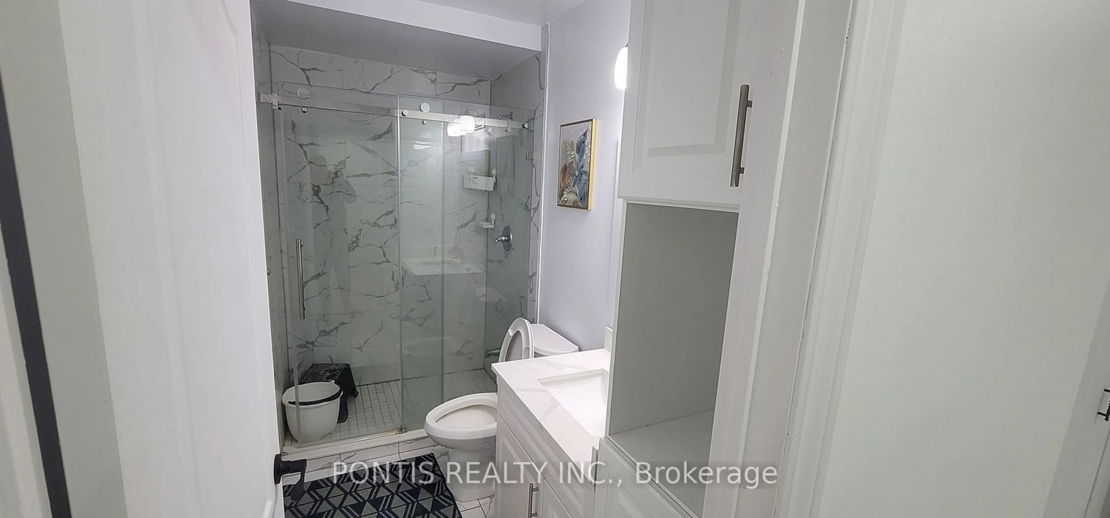 Standard bathroom, ceramic/tile floor for 85 High Acres Cres, Kitchener Ontario N2N 2S3