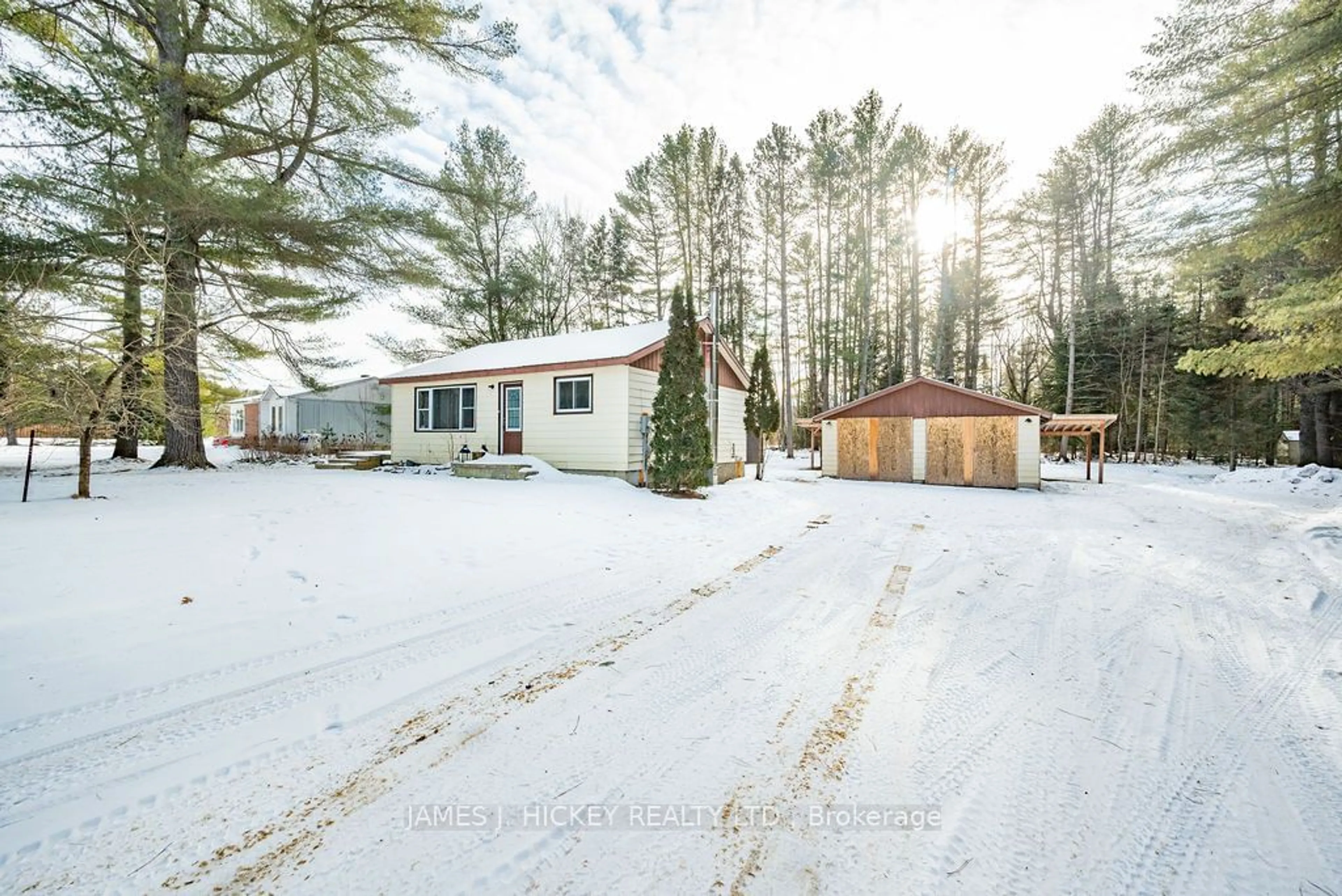 A pic from outside/outdoor area/front of a property/back of a property/a pic from drone, unknown for 27 Meilleurs Rd, Laurentian Hills Ontario K0J 1P0