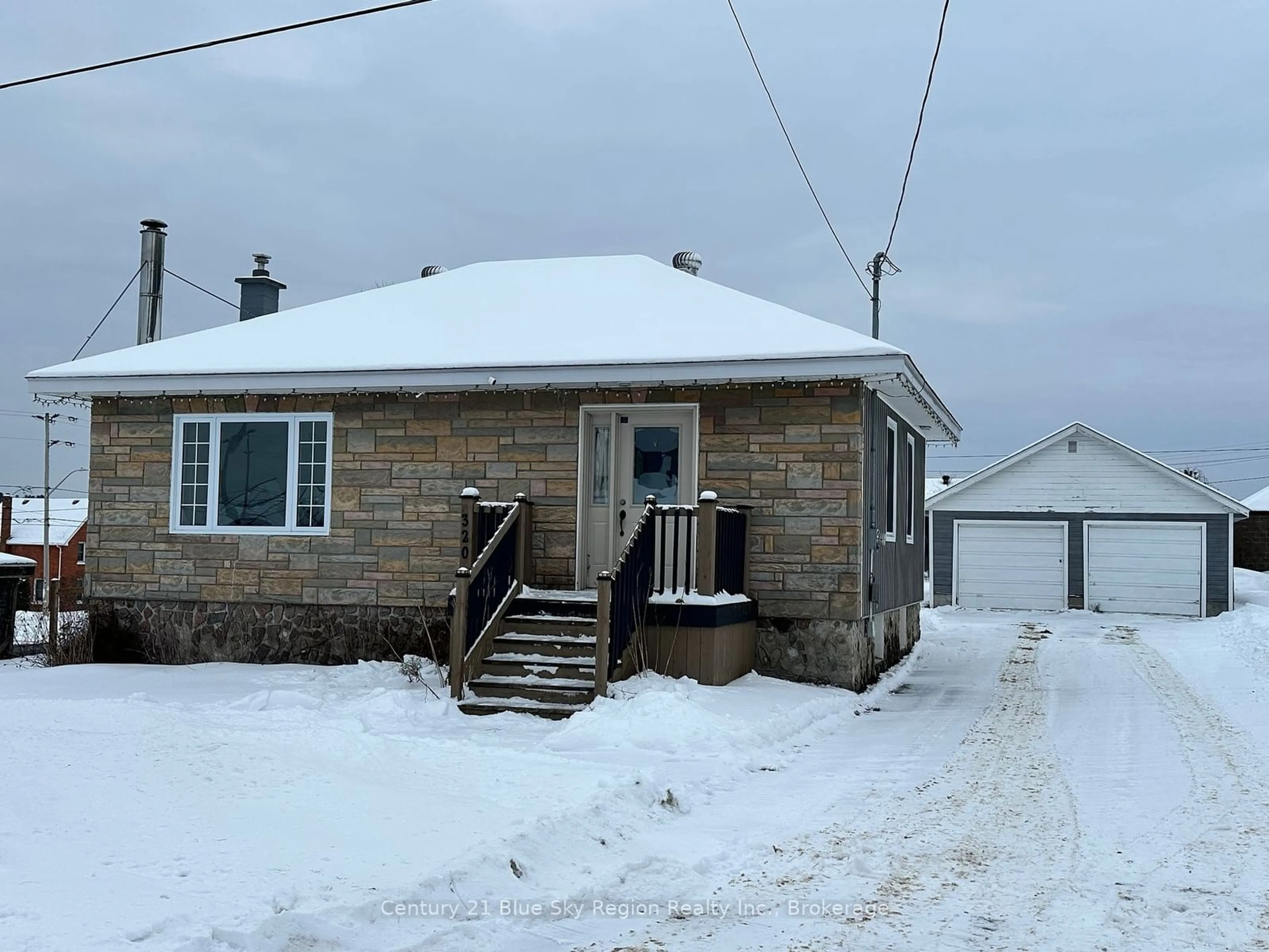 A pic from outside/outdoor area/front of a property/back of a property/a pic from drone, street for 320 FOURTH St, Mattawa Ontario P0H 1V0