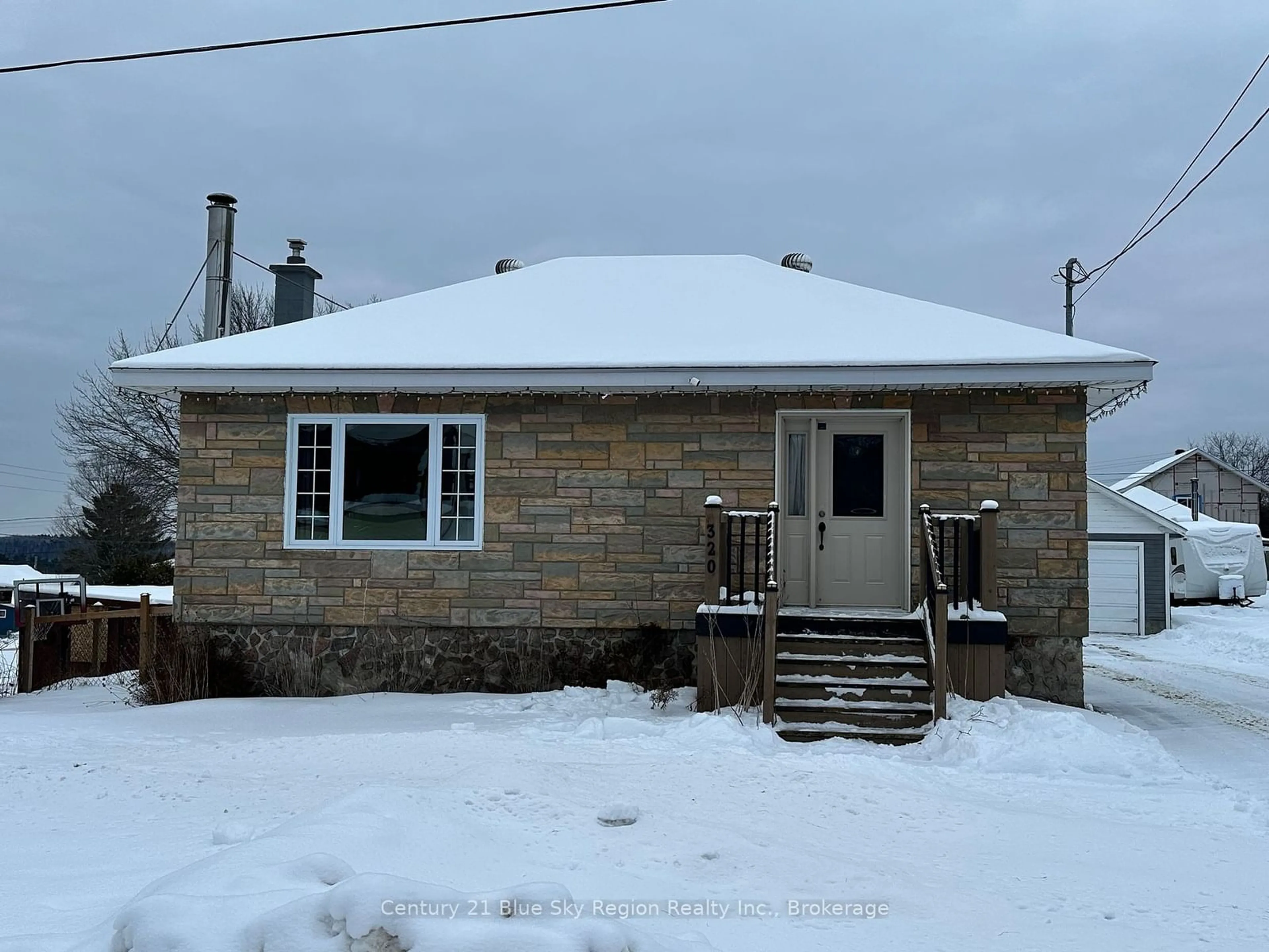 A pic from outside/outdoor area/front of a property/back of a property/a pic from drone, street for 320 FOURTH St, Mattawa Ontario P0H 1V0