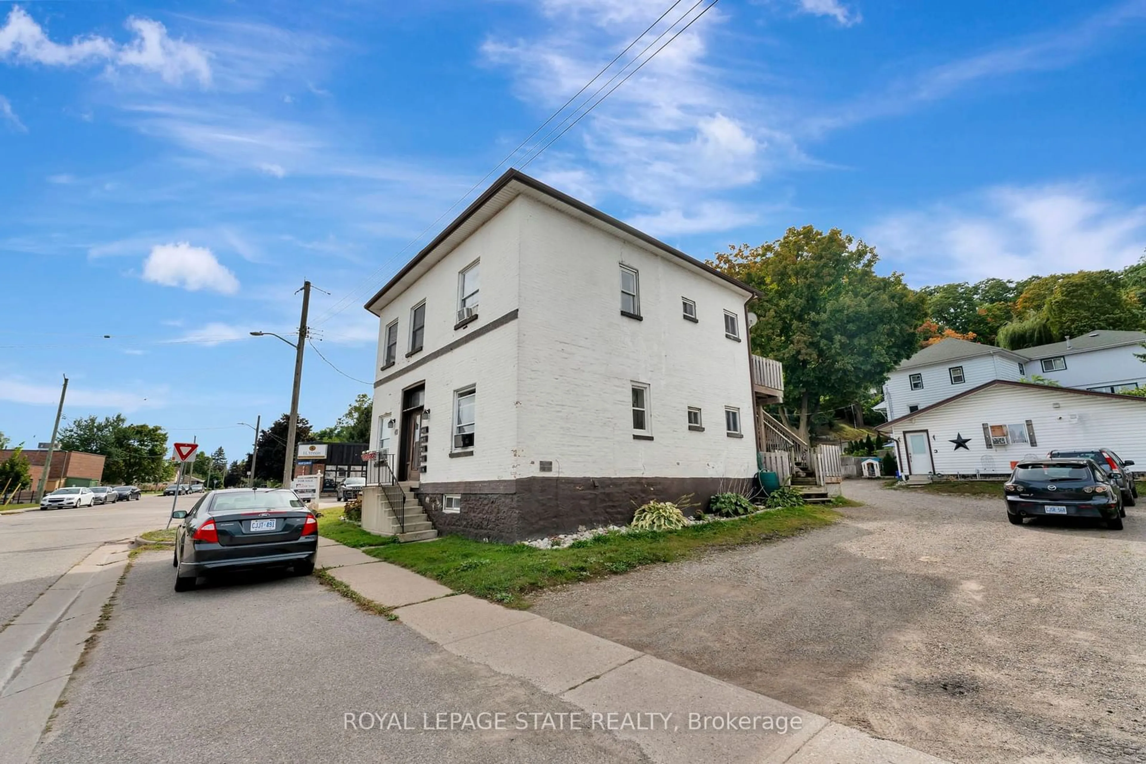 A pic from outside/outdoor area/front of a property/back of a property/a pic from drone, street for 49 Dumfries St, Brant Ontario N3L 2C9