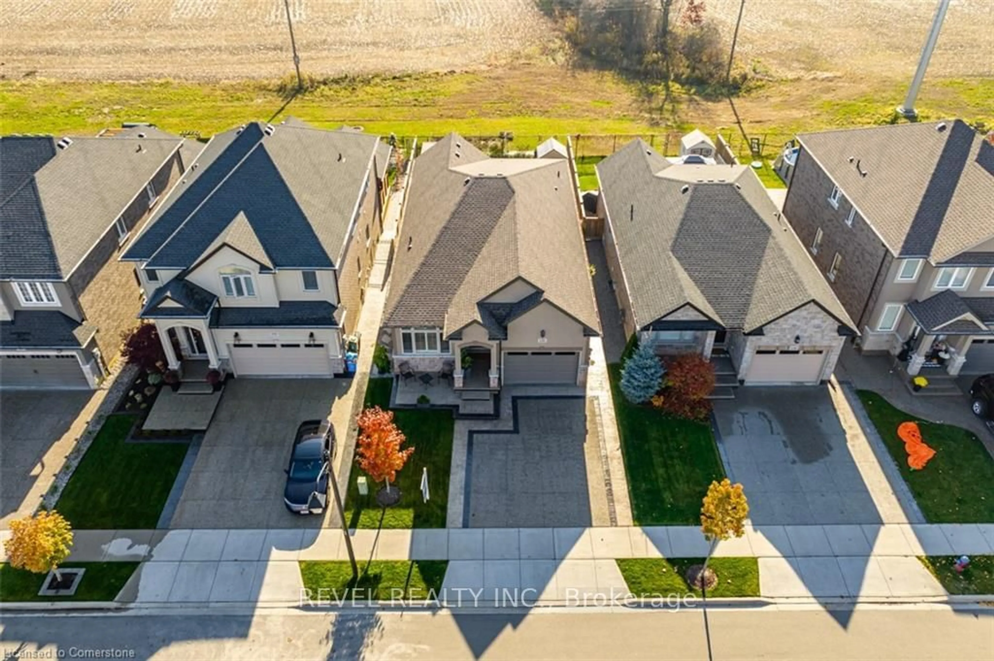 A pic from outside/outdoor area/front of a property/back of a property/a pic from drone, street for 135 Greti Dr, Hamilton Ontario L9B 1P9