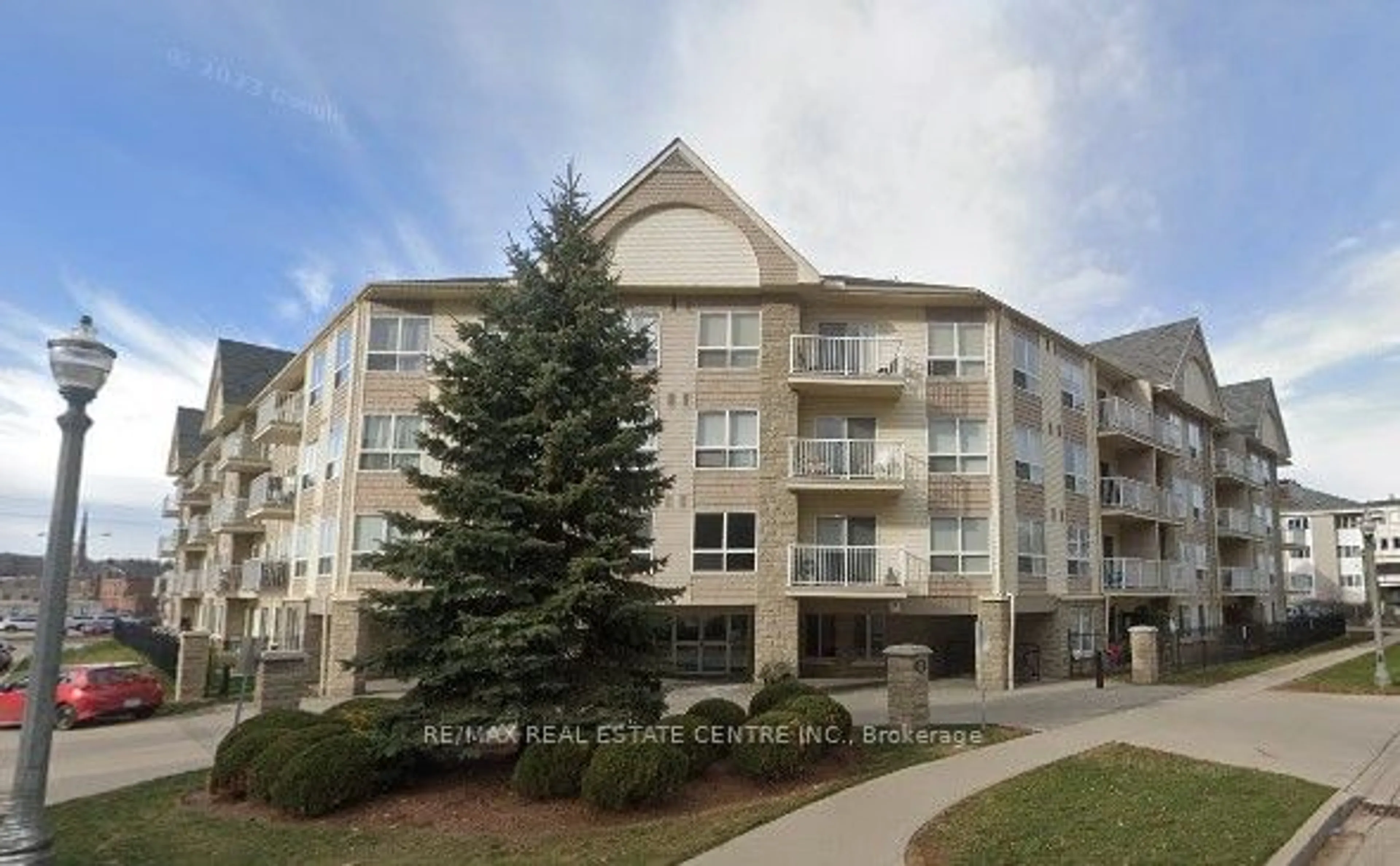 Patio, mountain view for 8 HARRIS St #405, Cambridge Ontario N1R 8R1