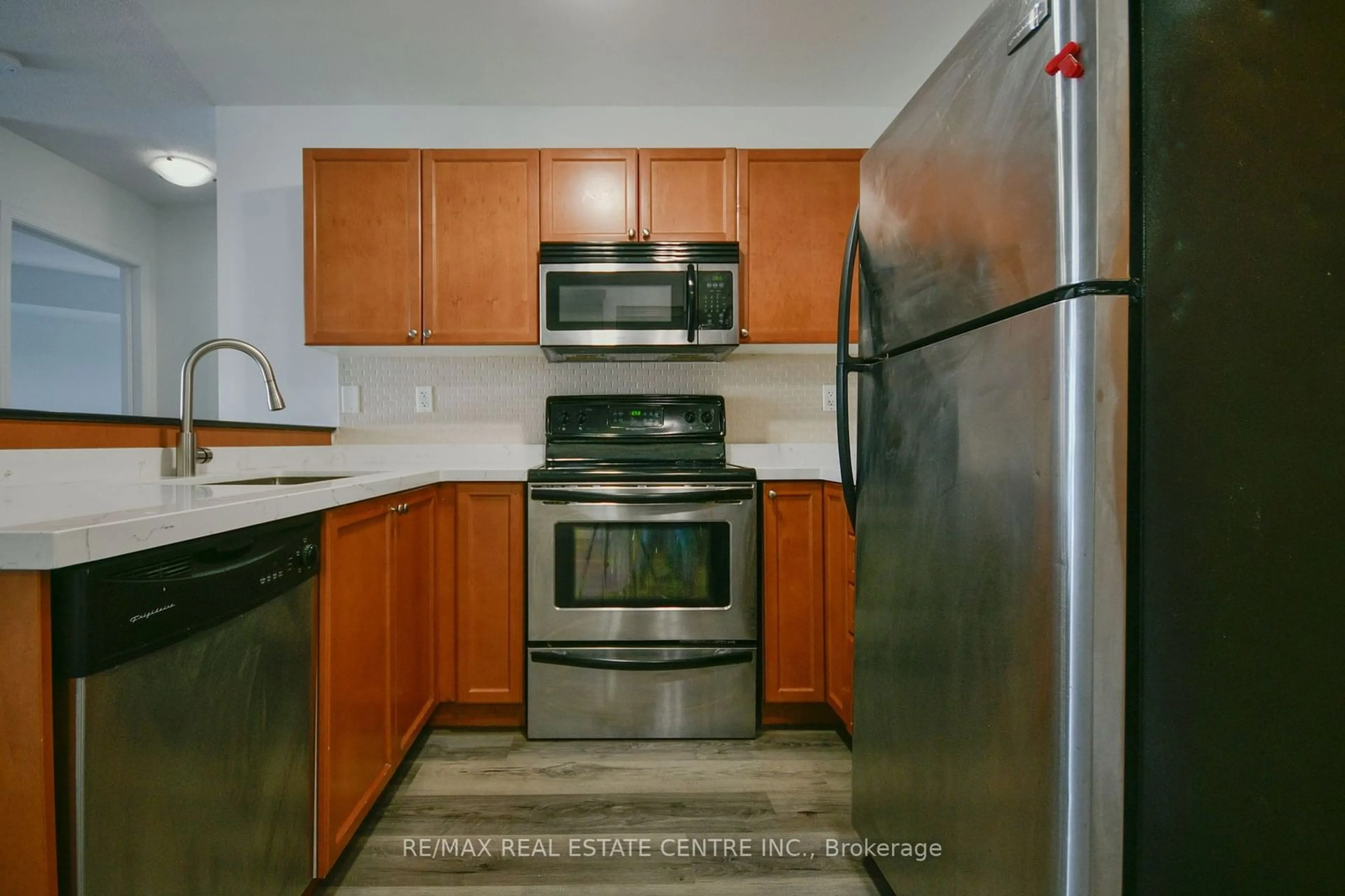 Standard kitchen, unknown for 8 HARRIS St #405, Cambridge Ontario N1R 8R1