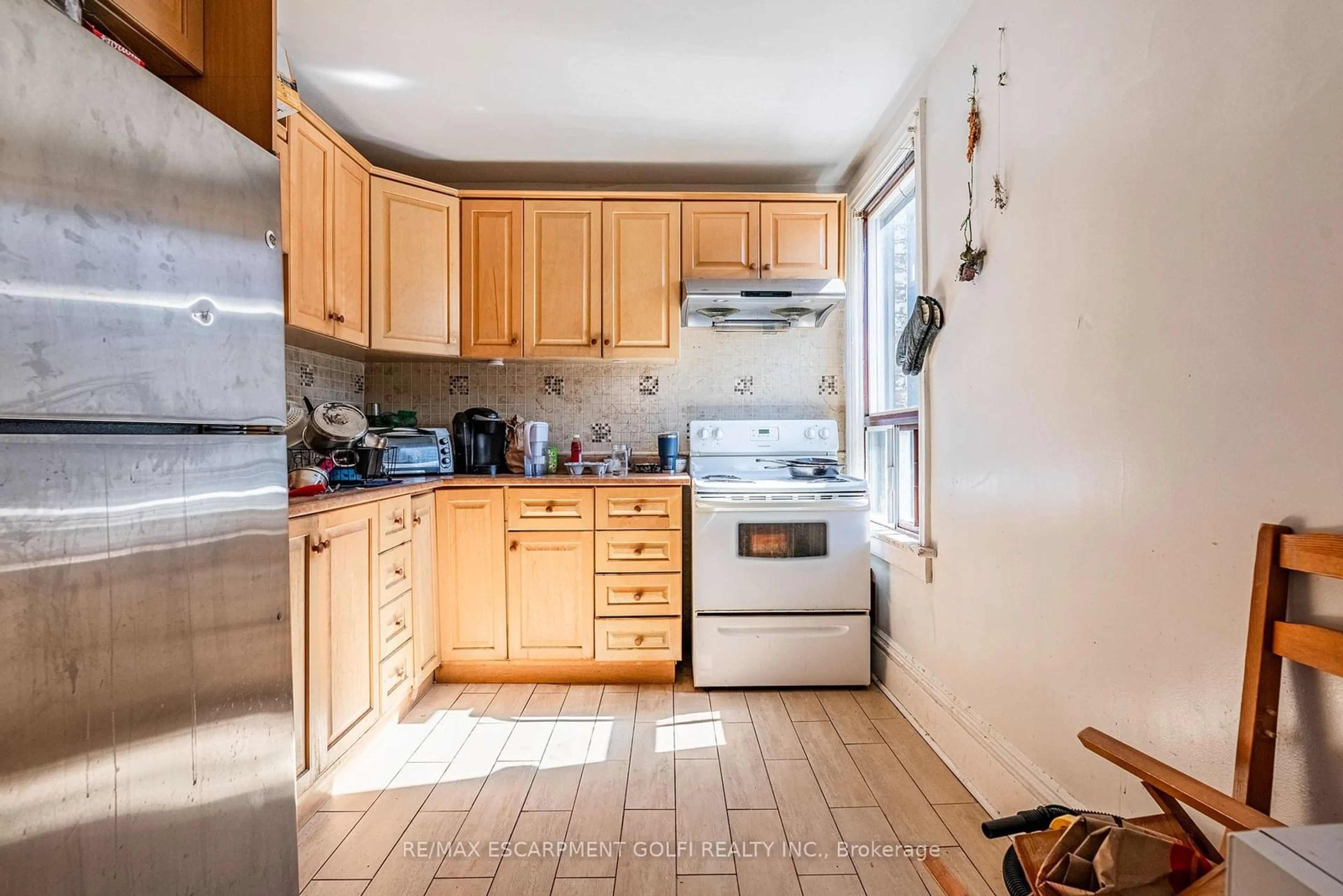 Standard kitchen, unknown for 55 Cannon St, Hamilton Ontario L8R 2B4