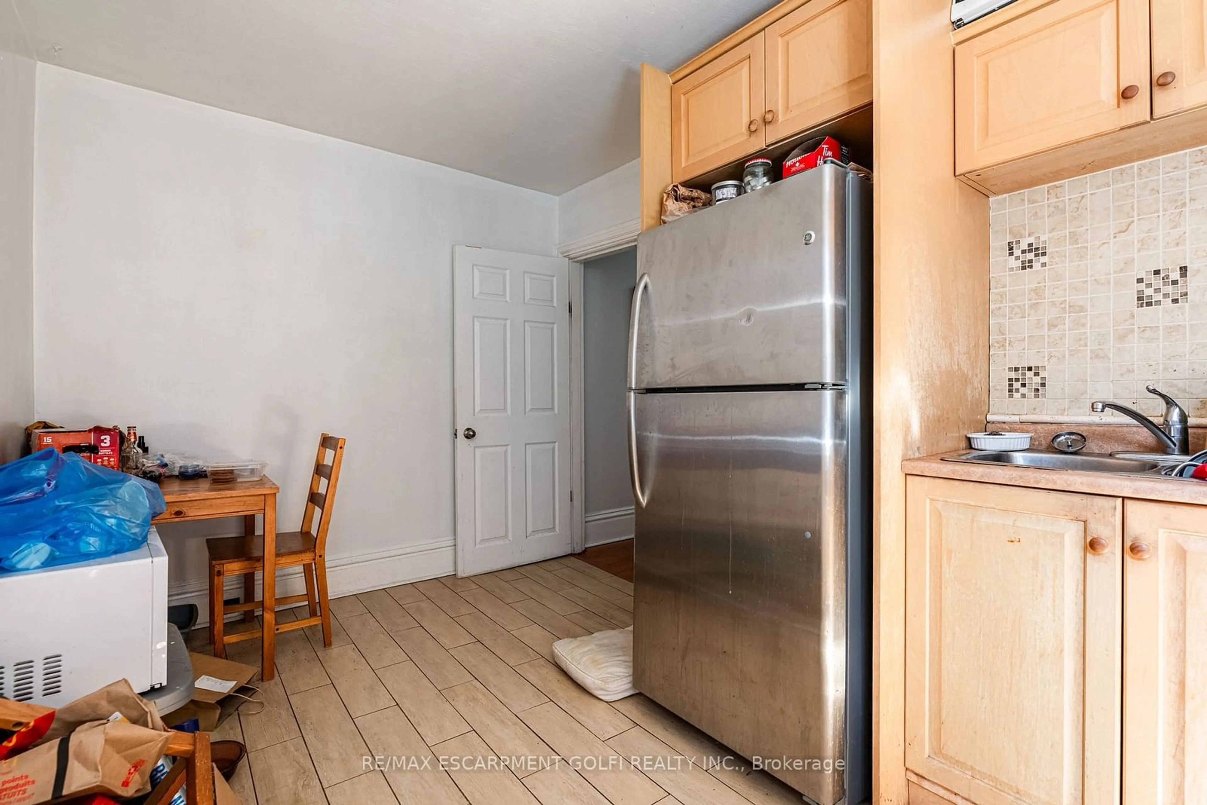 Standard kitchen, unknown for 55 Cannon St, Hamilton Ontario L8R 2B4