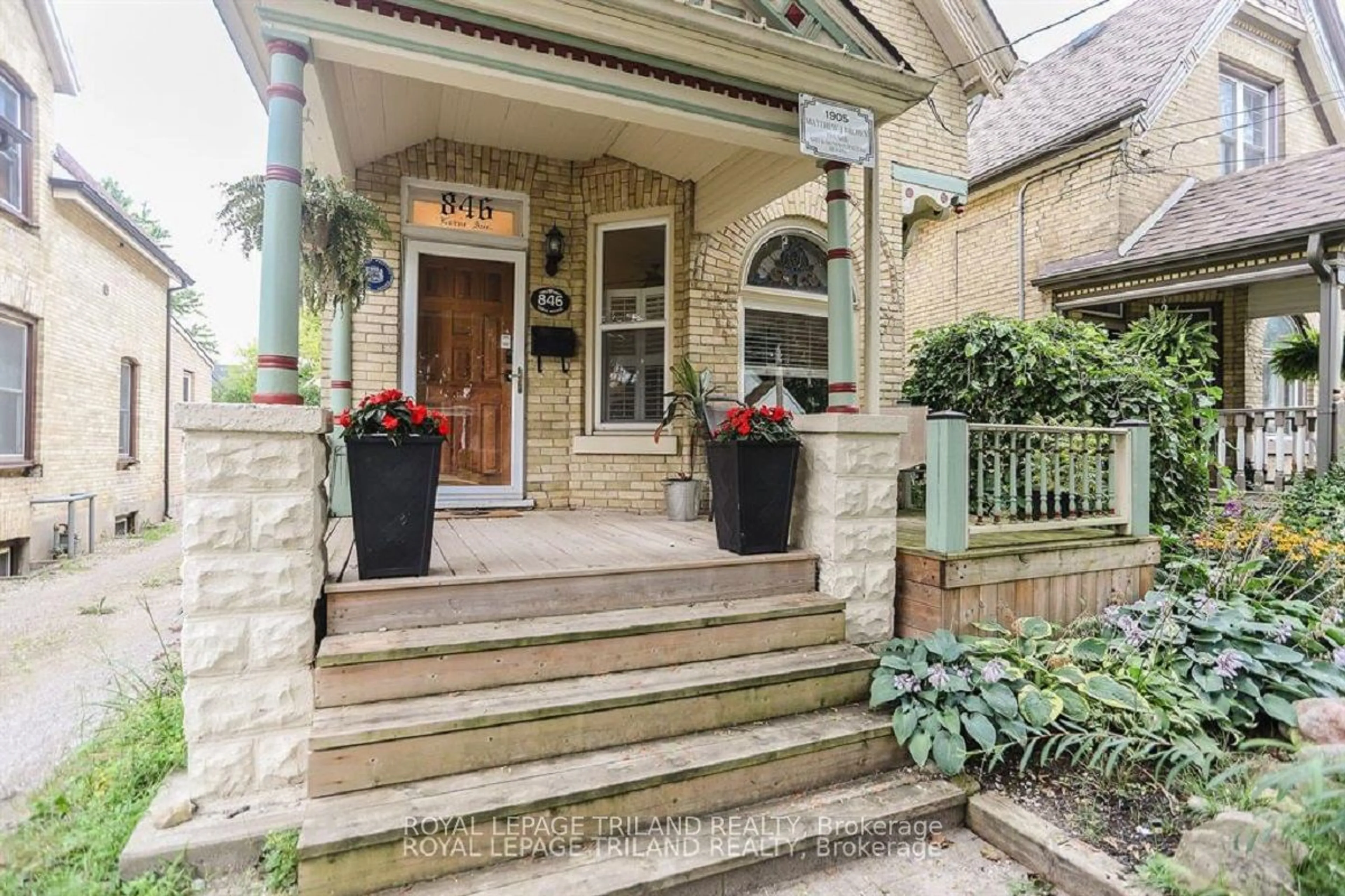 Indoor entryway for 846 Lorne Ave, London Ontario N5W 3K8