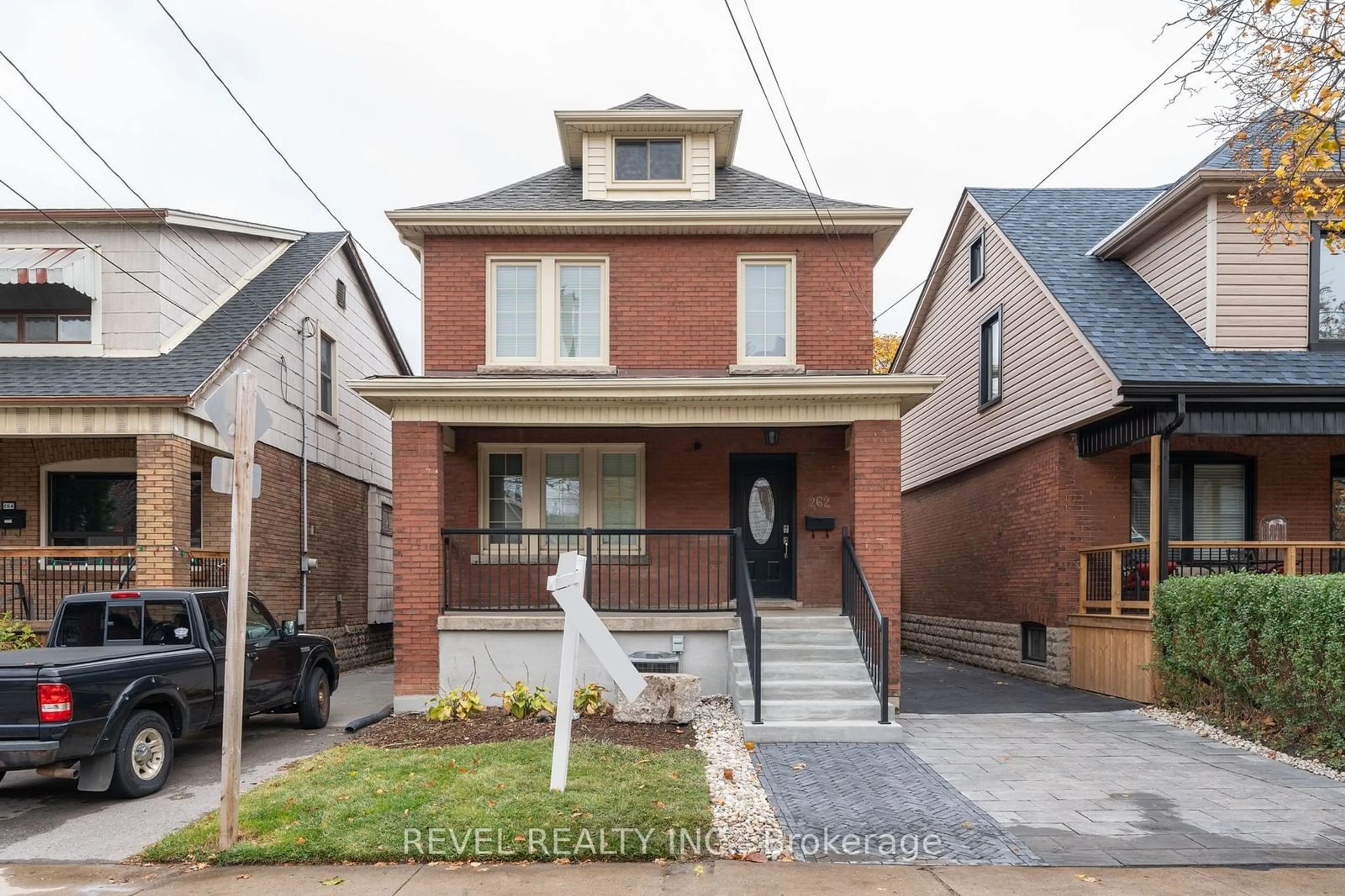 Home with brick exterior material, street for 262 Homewood Ave, Hamilton Ontario L8P 2M8