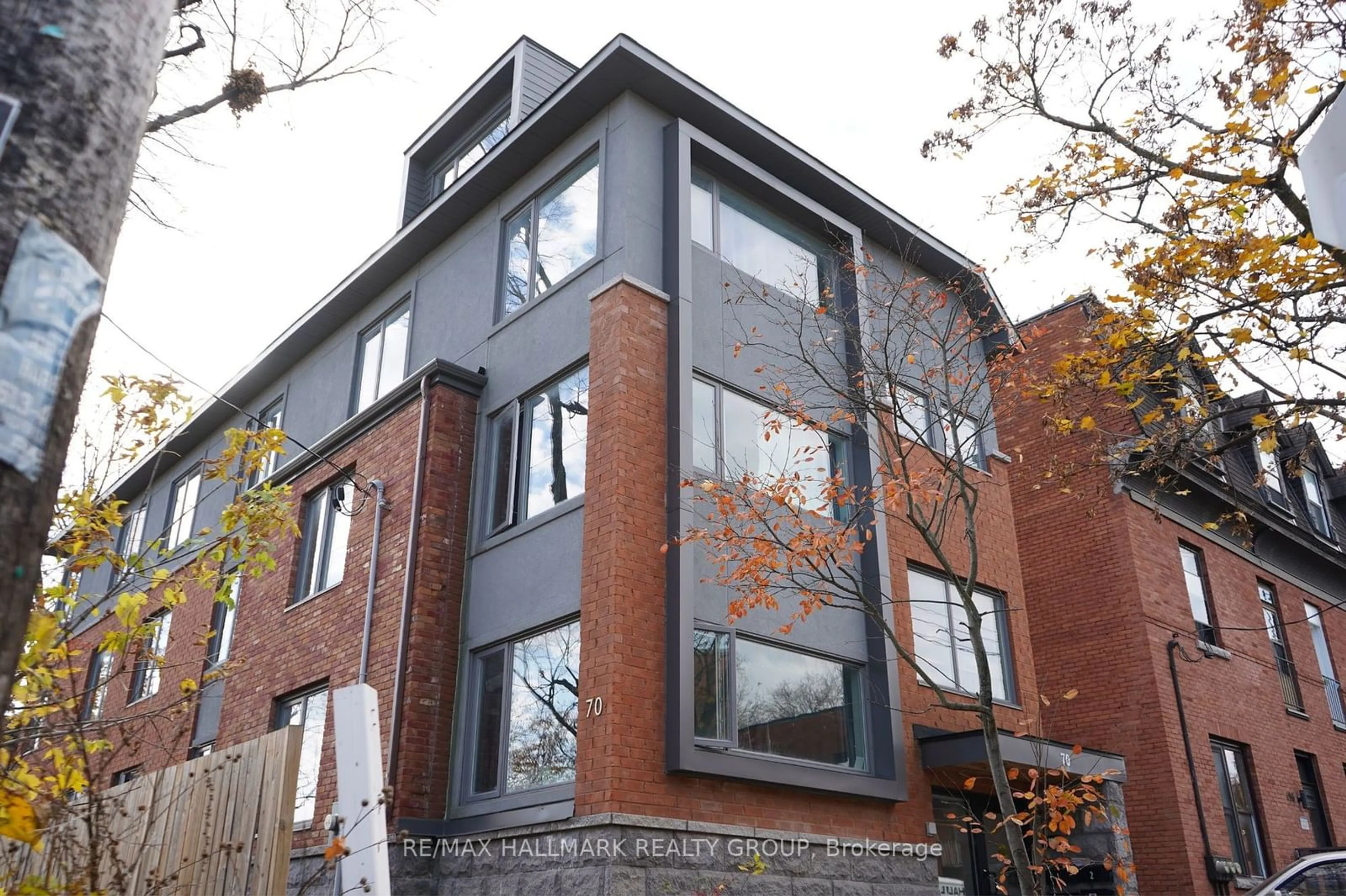 Home with brick exterior material, building for 70 RUSSELL Ave, Lower Town - Sandy Hill Ontario K1N 7X1