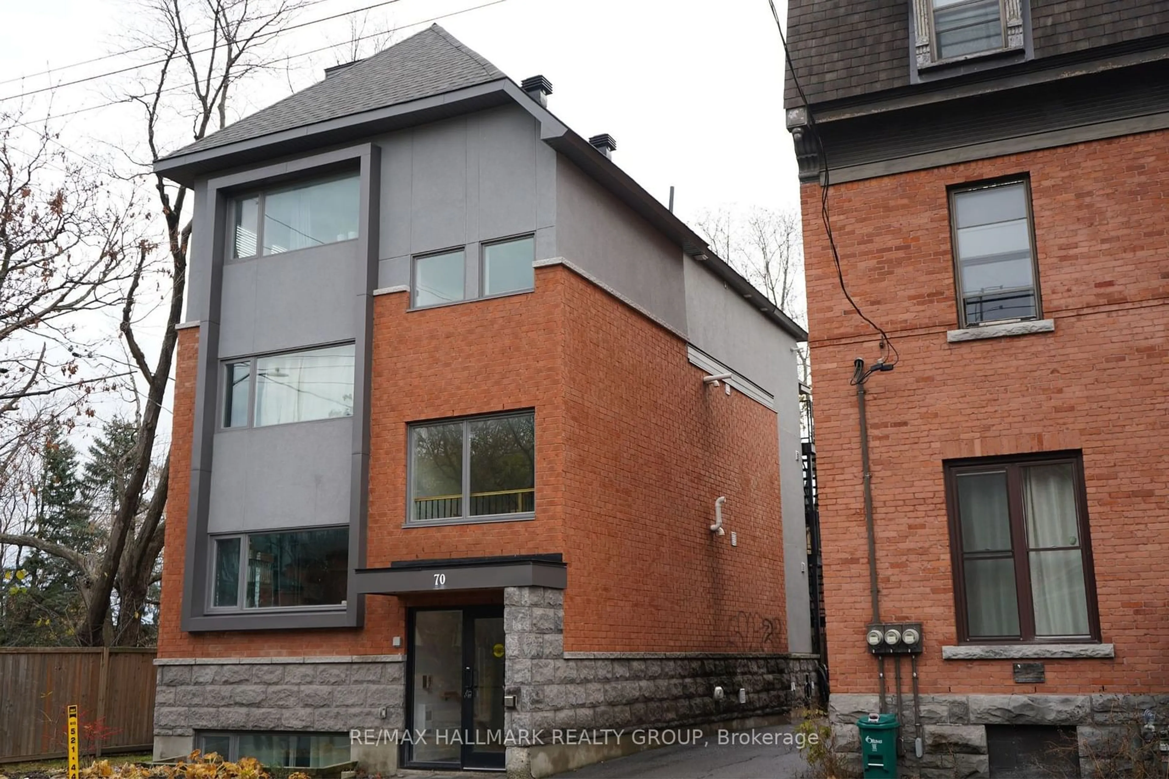 Home with brick exterior material, building for 70 RUSSELL Ave, Lower Town - Sandy Hill Ontario K1N 7X1