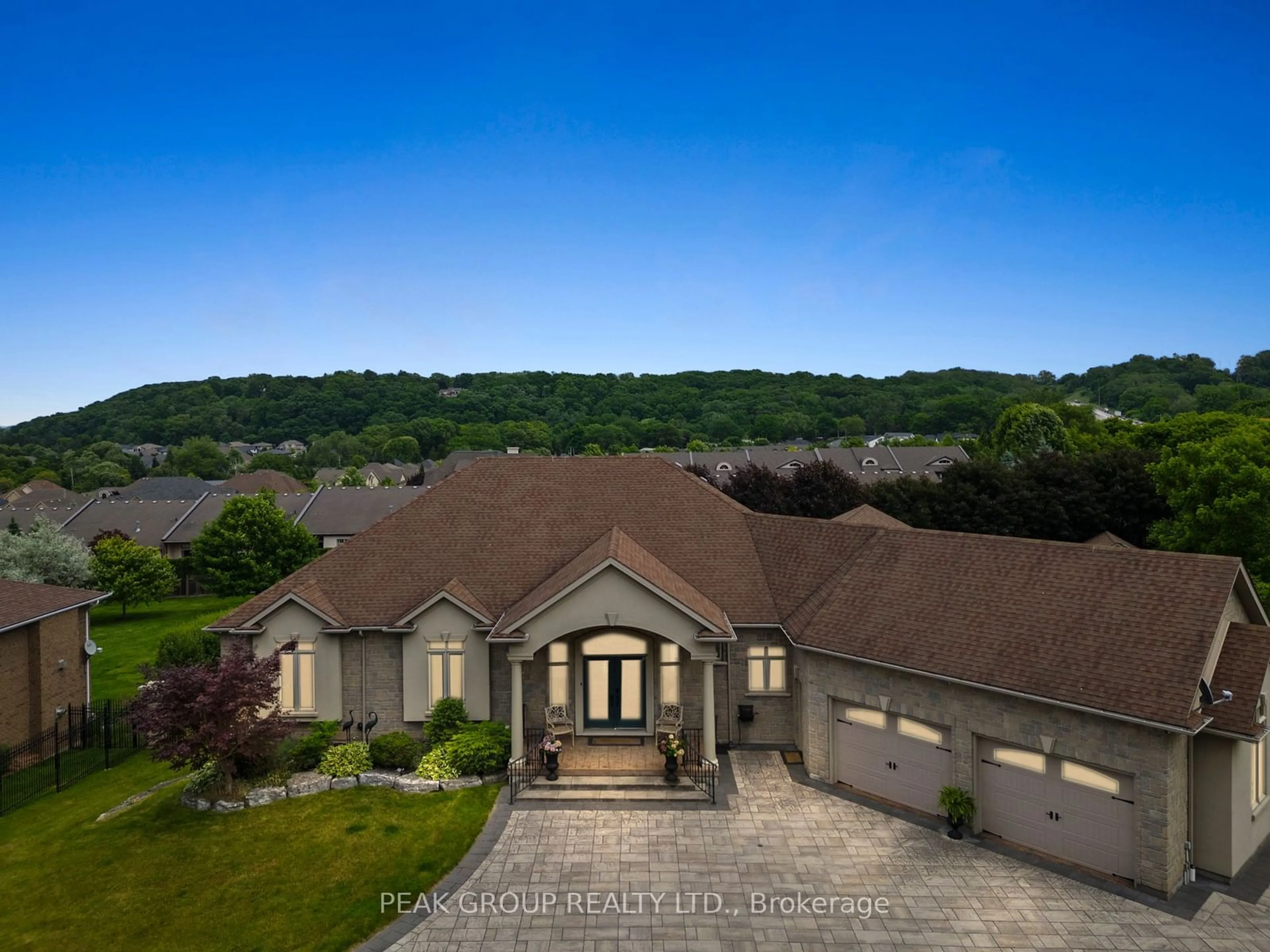 A pic from outside/outdoor area/front of a property/back of a property/a pic from drone, unknown for 63 TANBARK Rd, Niagara-on-the-Lake Ontario L0S 1P0