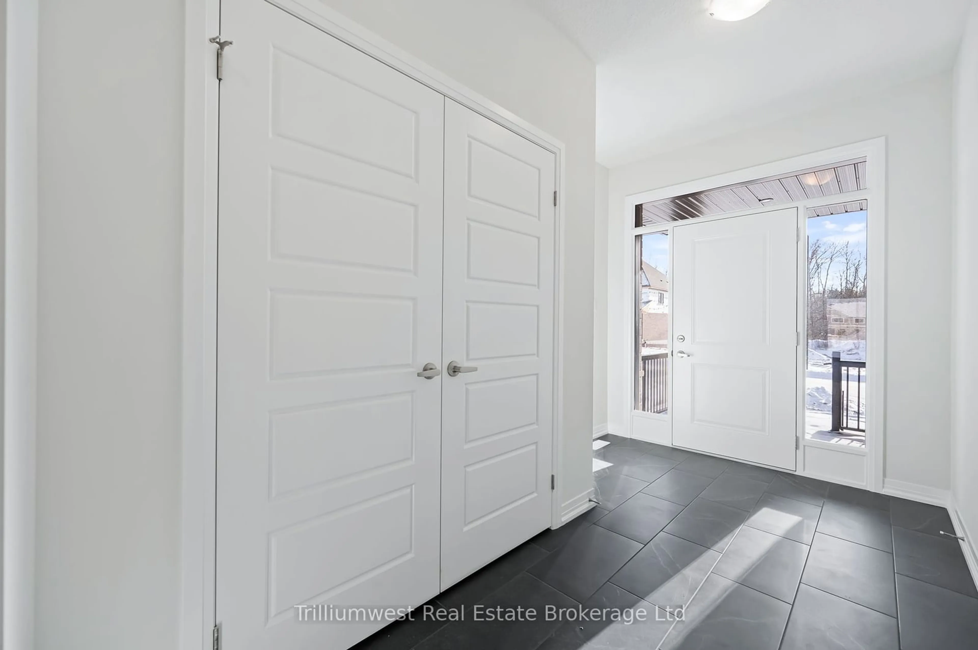 Indoor entryway for 138 Imrie Rd, Centre Wellington Ontario N0B 1S0