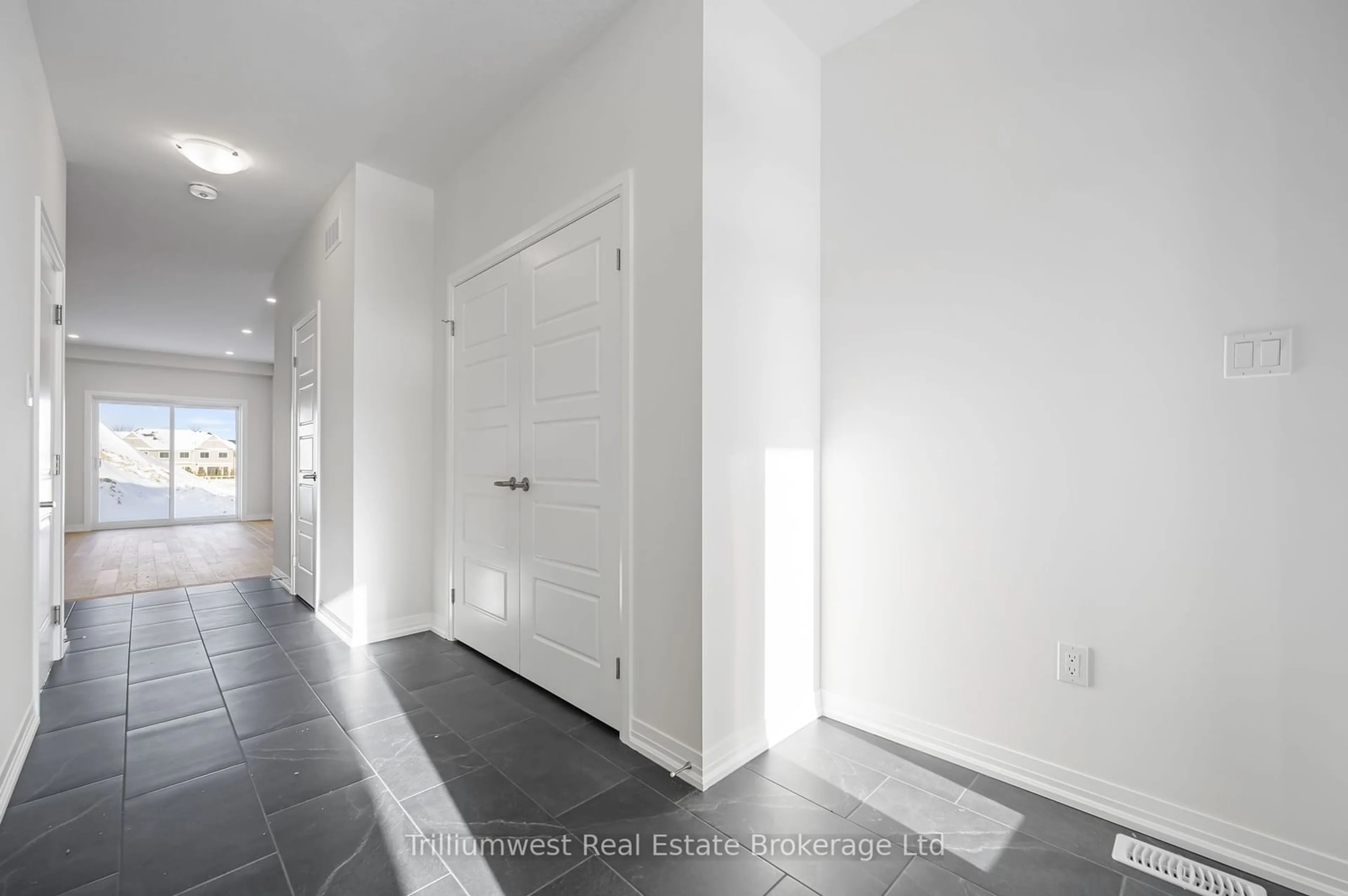 Indoor entryway for 138 Imrie Rd, Centre Wellington Ontario N0B 1S0