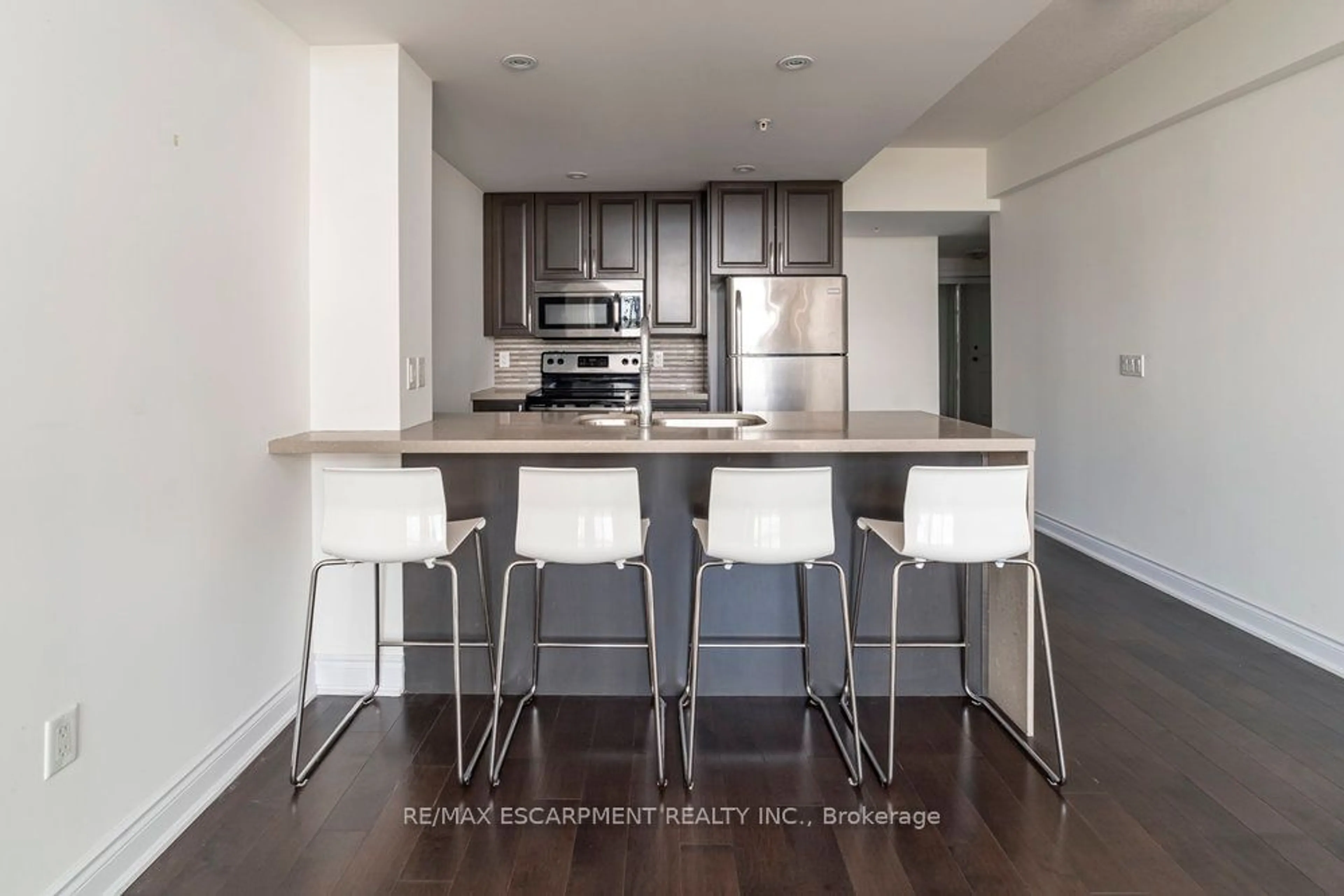 Open concept kitchen, wood/laminate floor for 427 Aberdeen Ave #305, Hamilton Ontario L8P 2S4